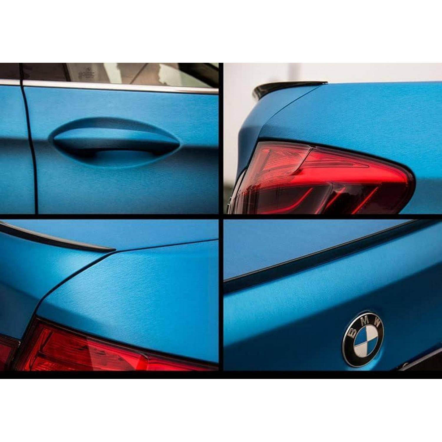 Vier Nahaufnahmen der blauen BMW-Außenseite, die die Türklinke, das Rücklicht, die Karosseriepanellinien und das BMW-Abzeichen zeigen.