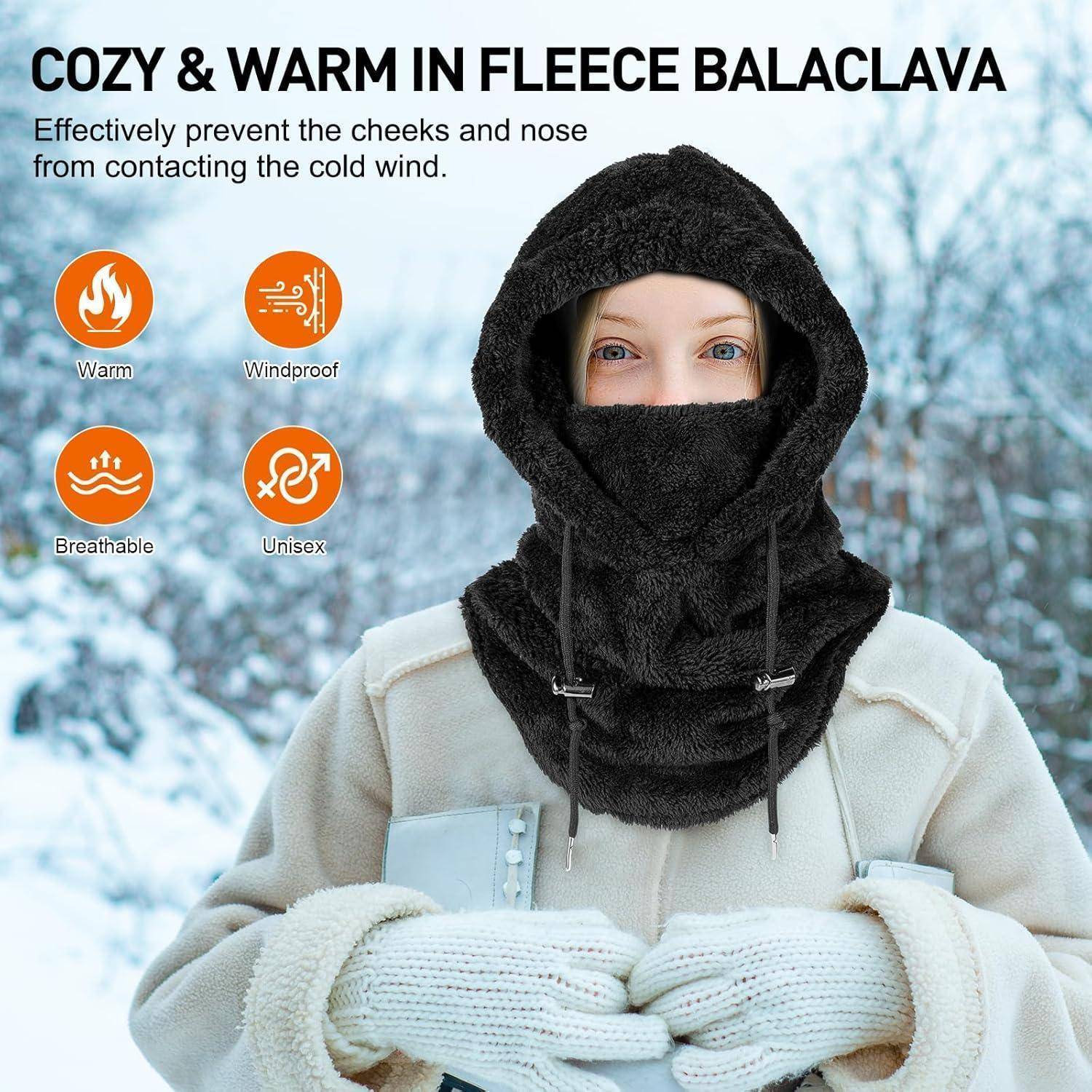 Person im Freien, der eine schwarze Fleece-Sturmhaube trägt, die Kopf, Nase und Hals bei verschneitem Wetter bedeckt; Text sagt „Gemütlich & Warm in Fleece-Sturmhaube