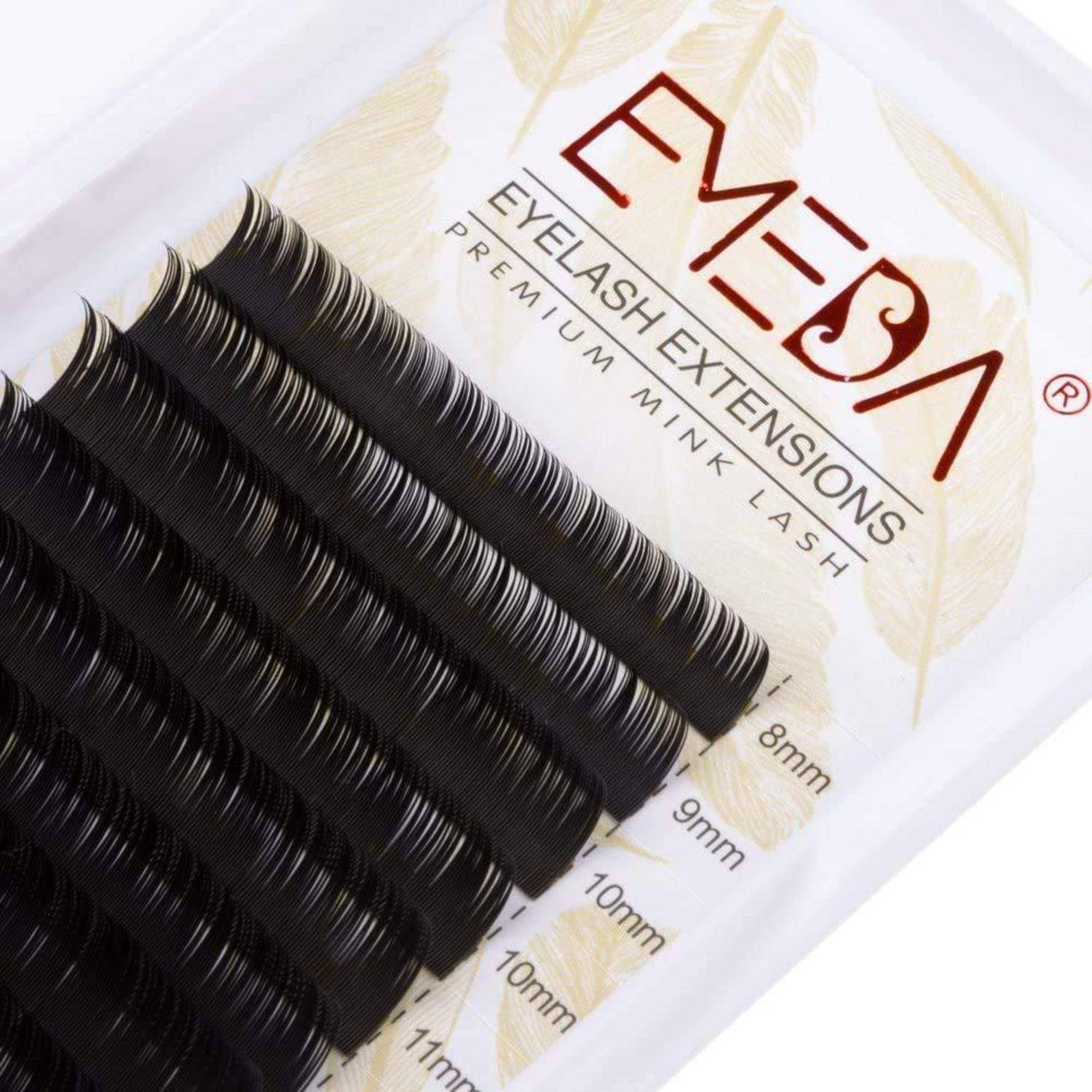 Packung schwarzer Wimpernverlängerungs-Wimpernstreifen auf einer 