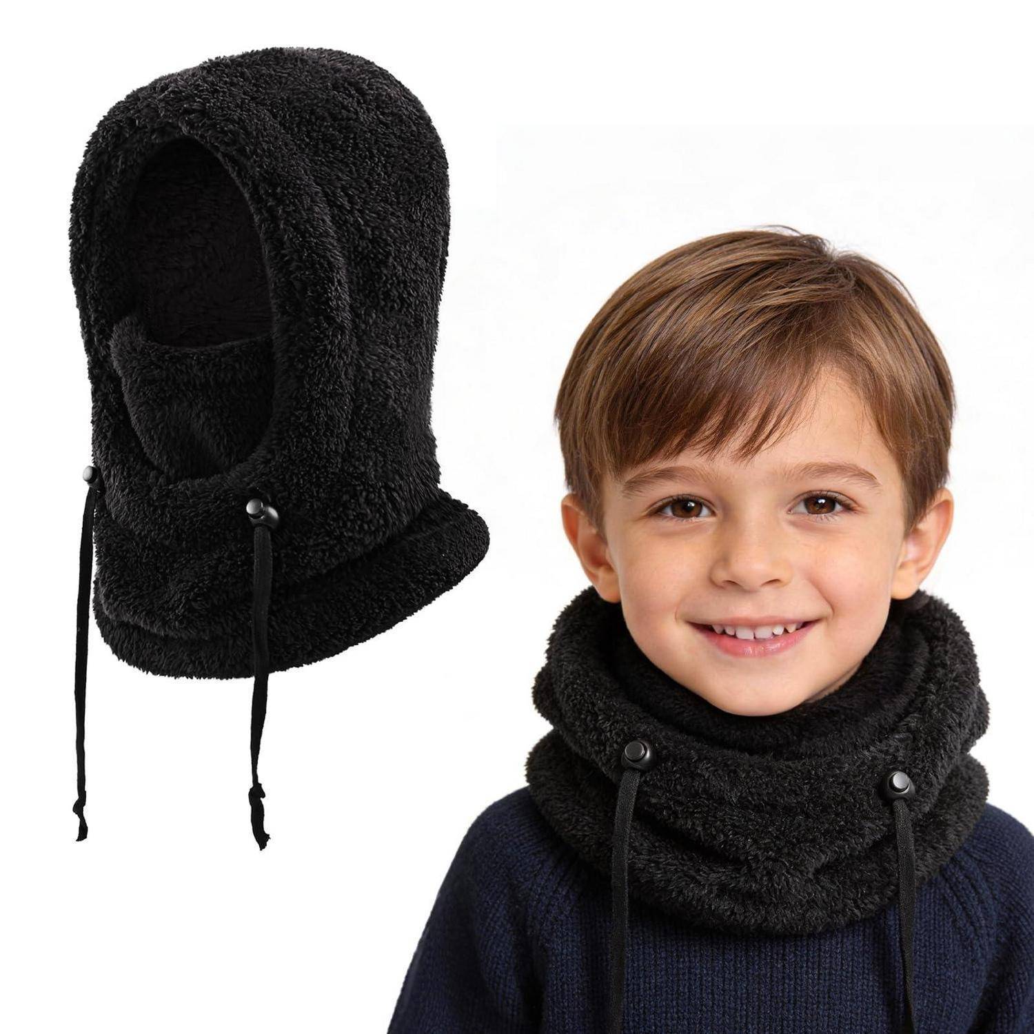 Kind, das einen schwarzen Fleece-Balaclava-Stil-Halswärmer trägt; die Einfügung zeigt die Gesichtsöffnung mit Kapuze und Zugbänder.