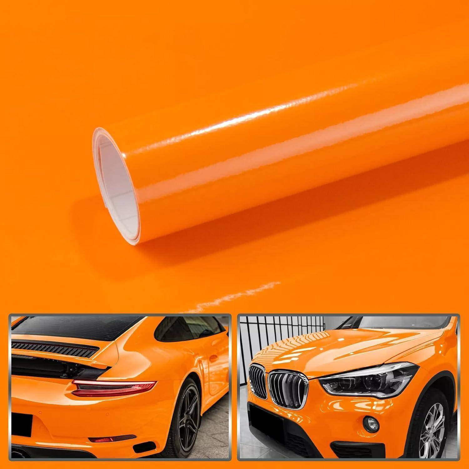 Orange glänzende Vinyl-Folie auf einem Auto, dargestellt als Rolle und angebracht auf einem Sportwagen und SUV mit passendem orangefarbenem Finish.