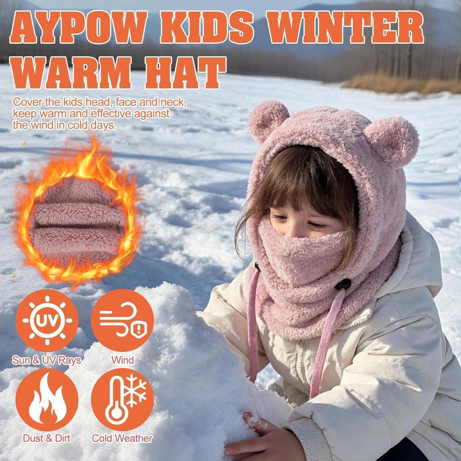 Werbebild eines Kindes, das eine rosa warme Wintermütze, eine Gesichtsbedeckung und einen Schal im Schnee trägt, mit Text, der Schutz vor Wind, UV-Strahlen, Staub und kaltem Wetter bewirbt.
