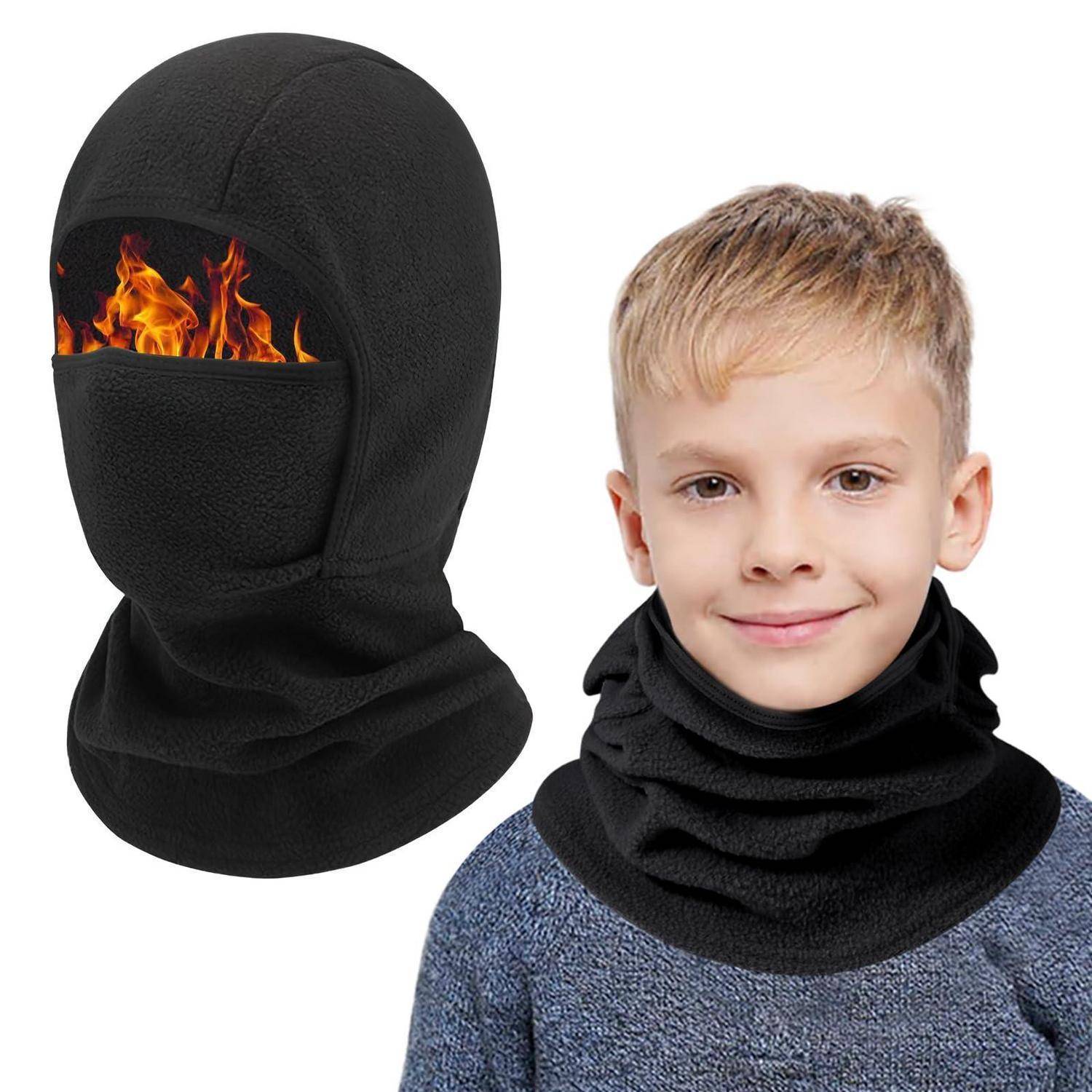 Schwarze, flammensichere Gesichtsmaske mit Augenlöchern, die an einem Kind gezeigt wird, mit einer Vergrößerung, die die Augenlöcher und die Flammenbelastung illustriert.