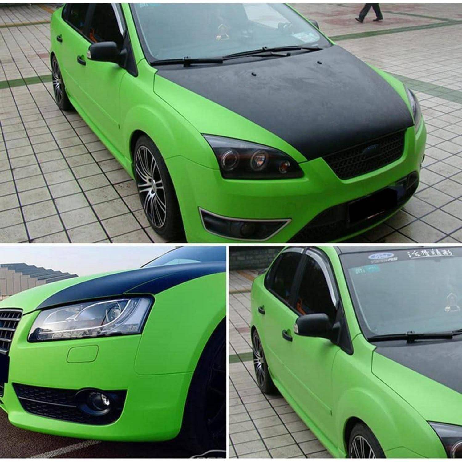 Collage eines hellgrünen Kleinwagens mit matter schwarzer Motorhaube, dargestellt aus frontal, seitlich und in Nahaufnahmen auf einem gefliesten Untergrund.
