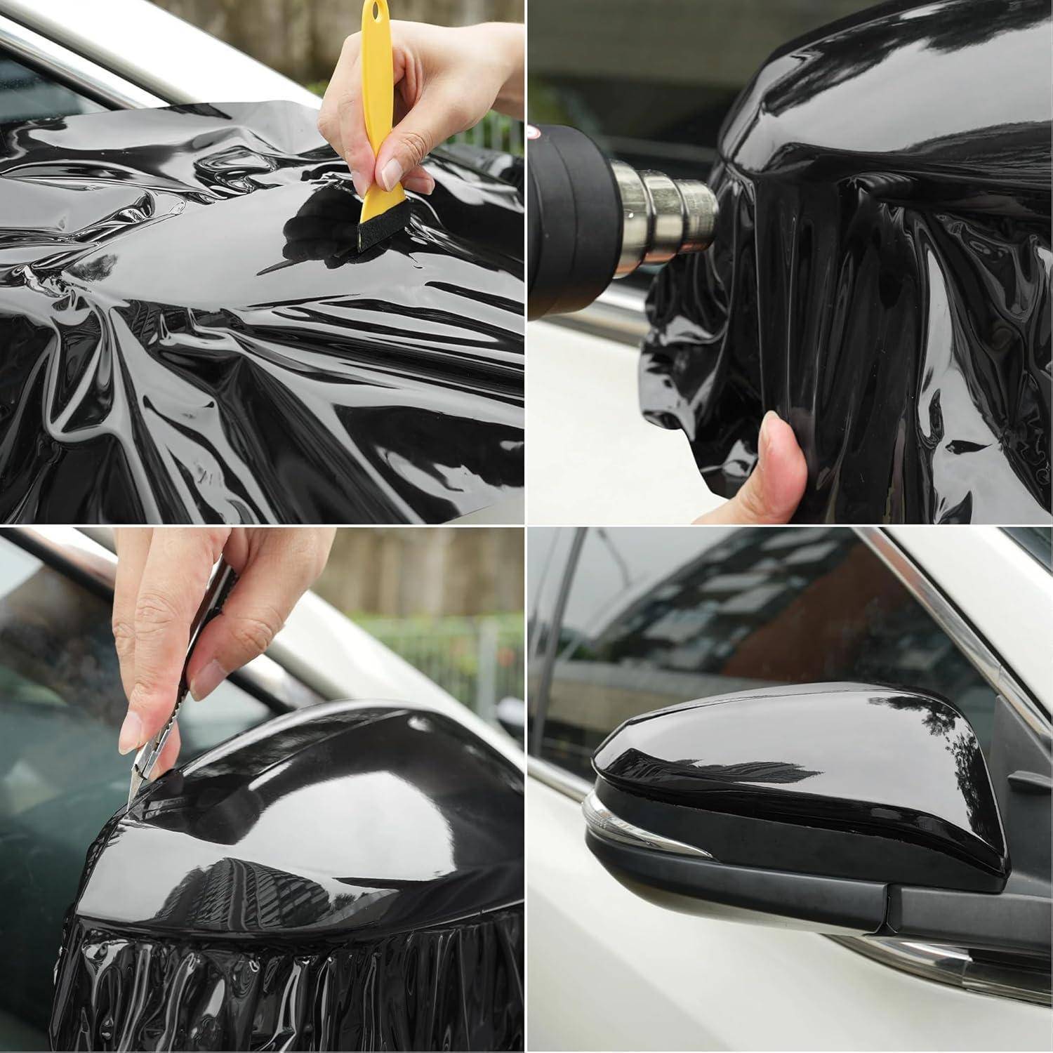 Hände wenden schwarze Vinyl-Folie auf einen Autoseitenspiegel an und zeigen die Installation vor der fertig glänzenden Abdeckung.