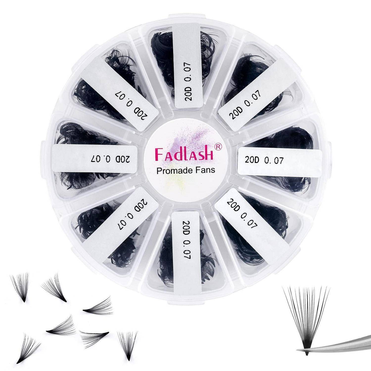 Rundes Etui aus schwarzen Wimpernverlängerungen mit der Aufschrift „Fadlash Promade Fans