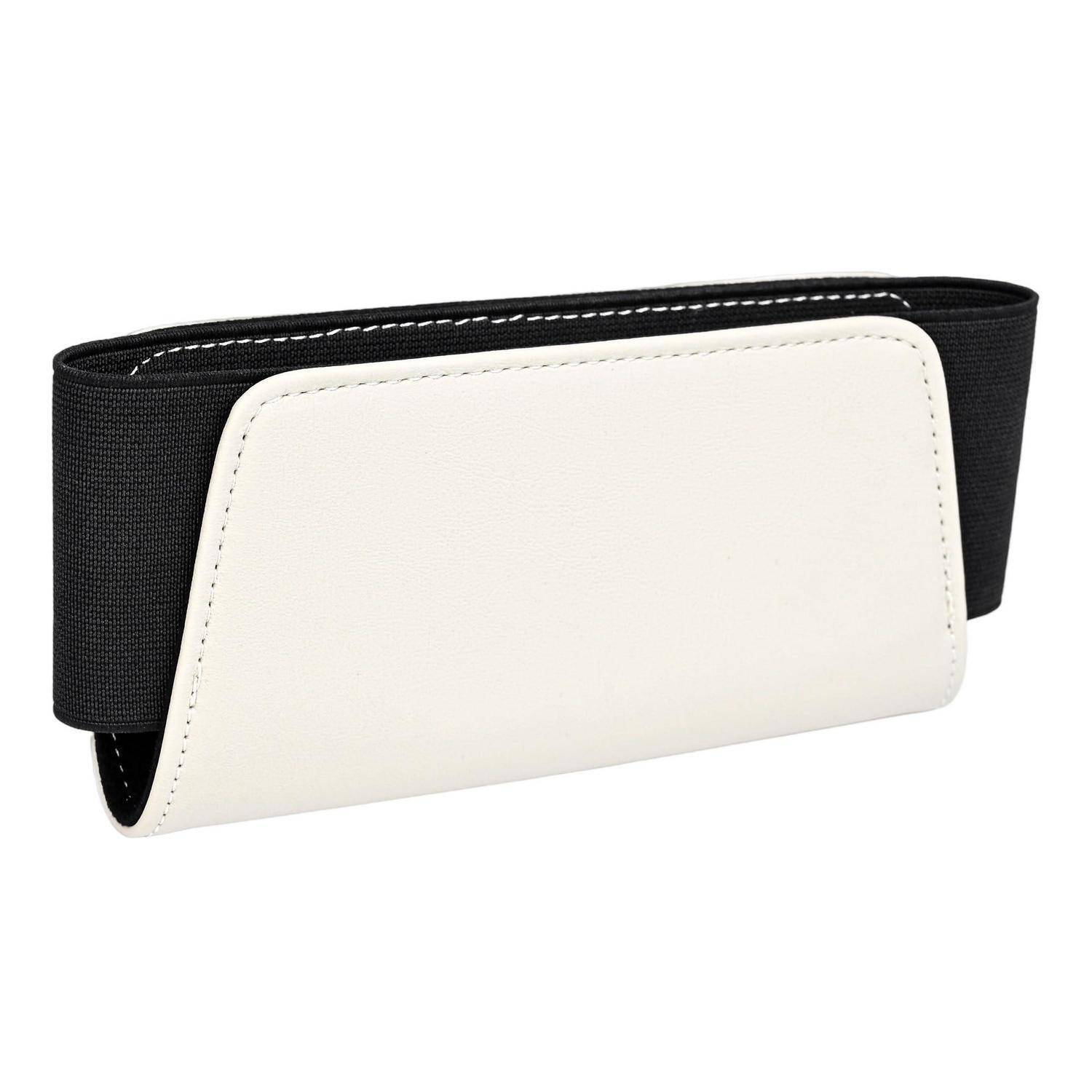 Weiße Vordertasche an einem schwarzen elastischen Gürtel, gezeigt auf einem schlichten Hintergrund.