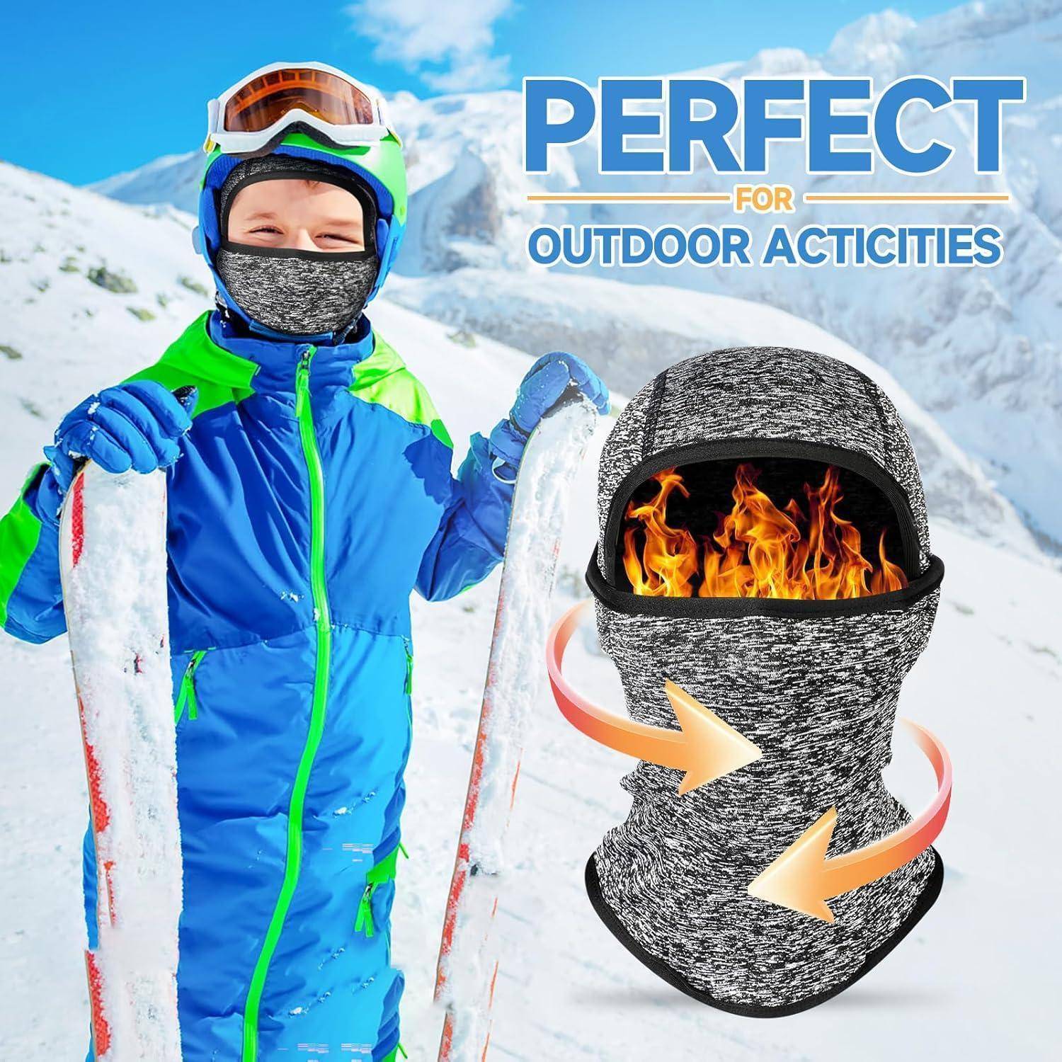 Kind in blauer Skiausrüstung auf einem verschneiten Berg neben einem beheizten Skimaskenprodukт, mit dem Text „PERFEKT FÜR OUTDOOR-AKTIVITÄTEN".