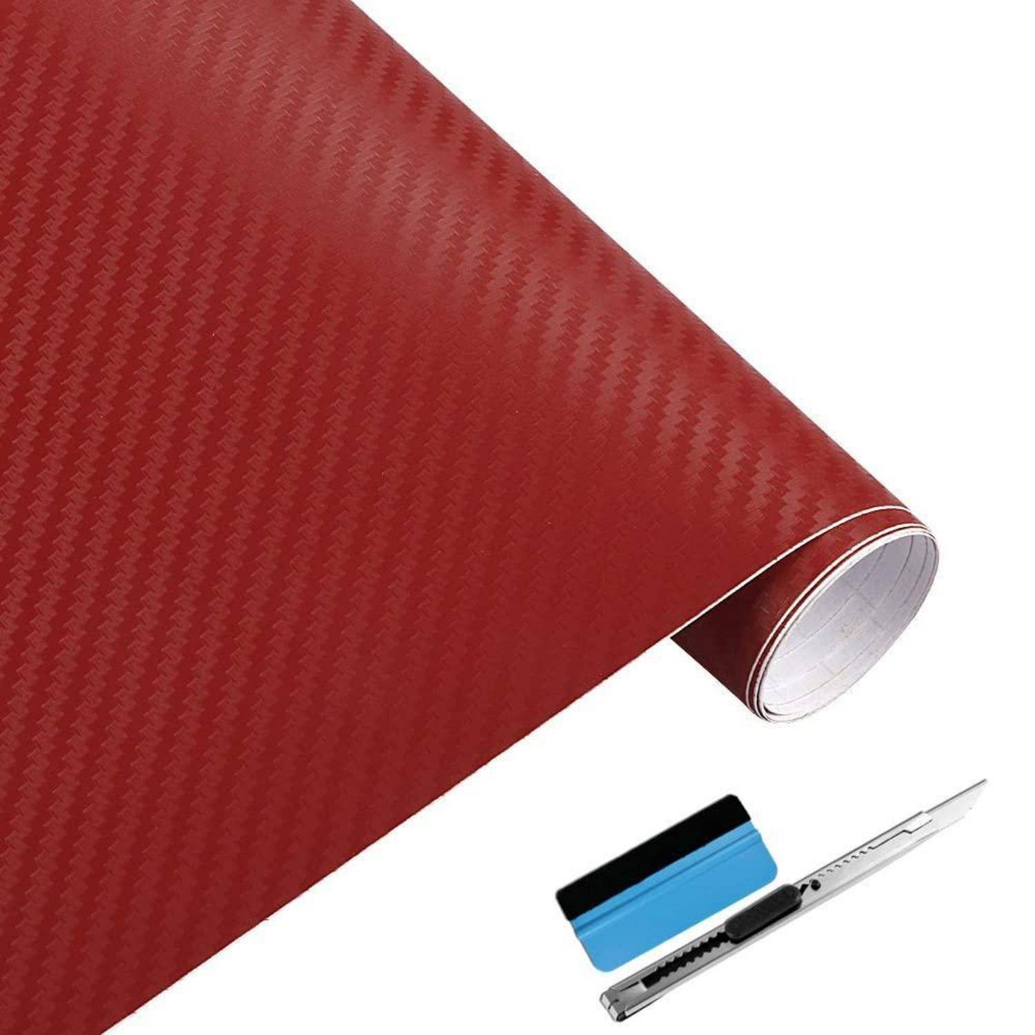 Rote Carbon-Fiber-Vinyl-Wickelrolle mit kleinem Universalmesser und blauem Rakel-Werkzeug zum Anbringen oder Zuschneiden von Folie.