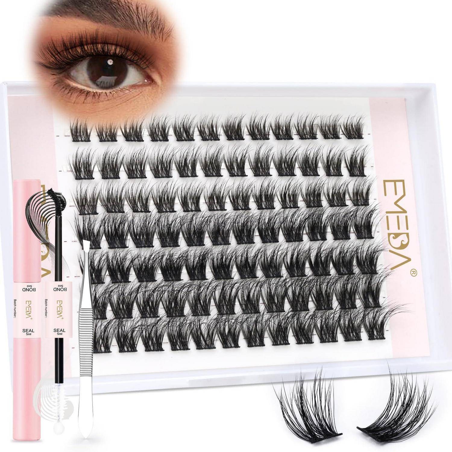 Falsche Wimpern in einem offenen EMEBA-Tablett, mit zwei Wimpern-Applikatoren, Wimpernkleber und eine Nahaufnahme eines Auges, die den beabsichtigten Effekt zeigt.