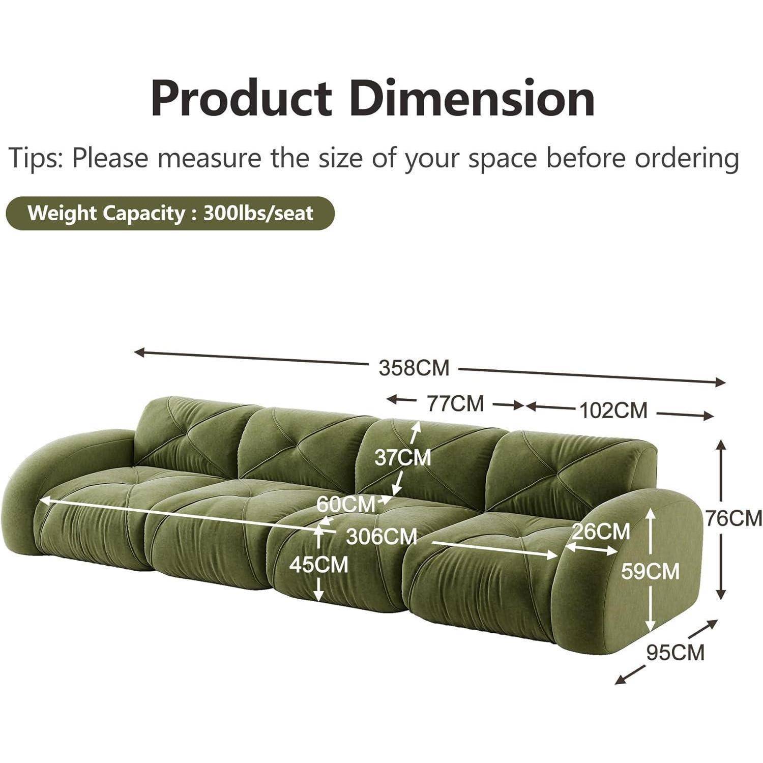 Produktdimensionsdiagramm eines grünen Sofas mit Größenangaben: 358 cm breit, 95 cm tief, 76 cm hoch, mit Sitz- und Abschnittsmessungen, und Tragfähigkeit 300 lbs pro Sitz.