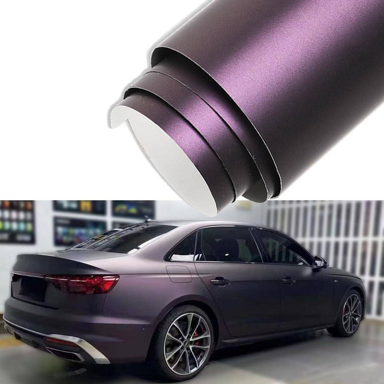 Nahaufnahme einer glänzenden violetten Metallicfolie oder Lackoberfläche über einer matten violetten Limousine, die die Farbabstimmung auf dem Auto zeigt.