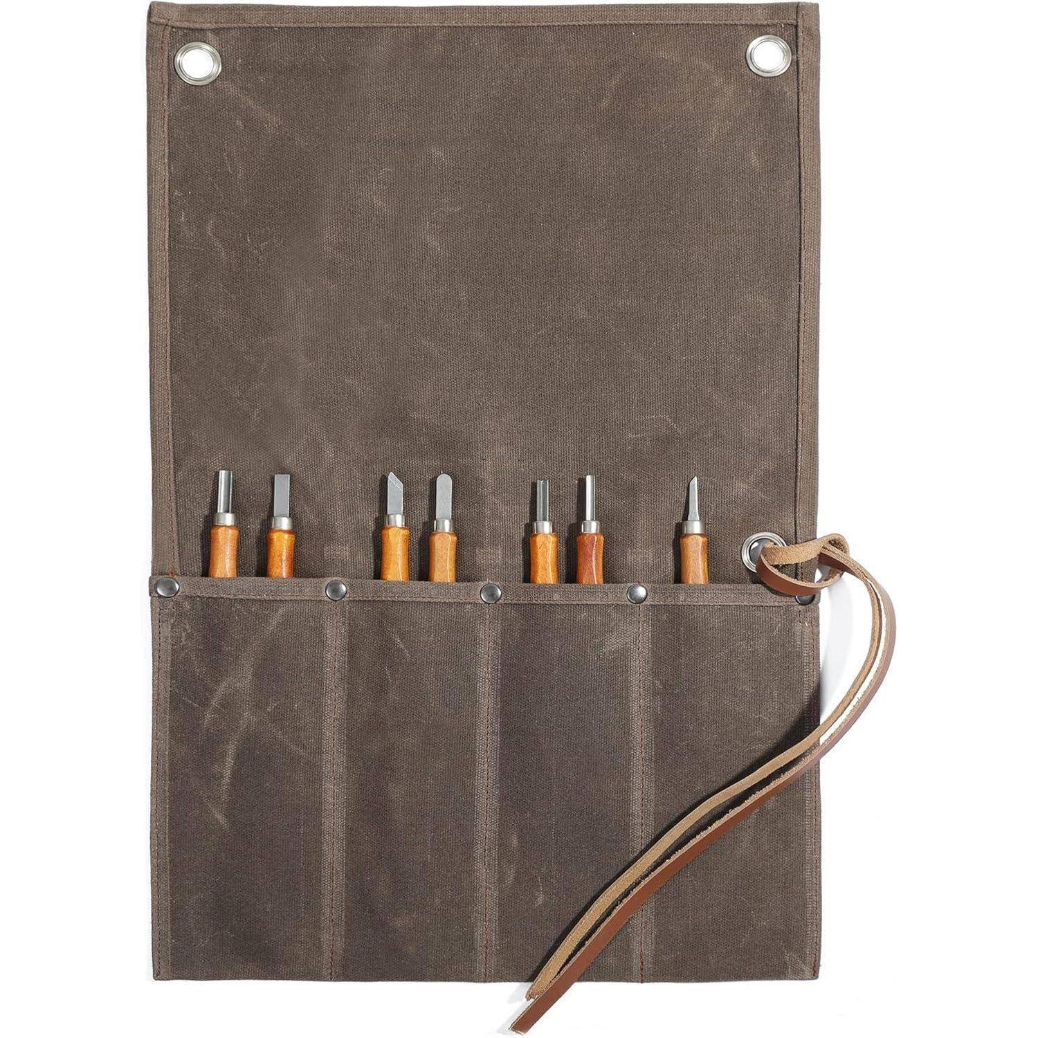 Braune Leinwand-Rollwerkzeugtasche mit mehreren Schraubendreher-Bits und einem Riemen auf der rechten Seite.