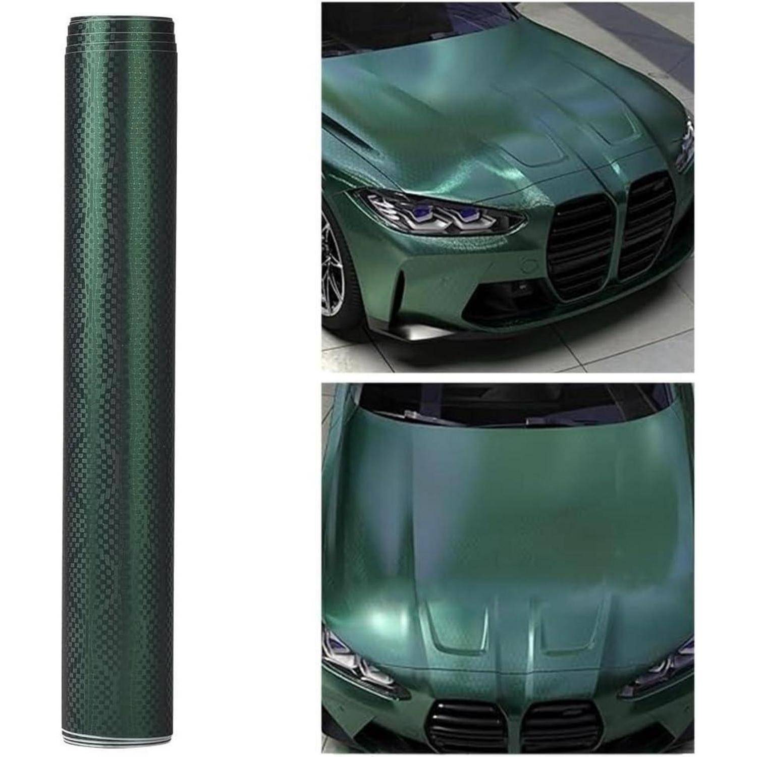 Rolle aus grünem Kohlefaser-Vinyl neben einer Motorhaube, die mit demselben metallischen grünen Finish beklebt ist, was das beabsichtigte Fahrzeugaussehen zeigt.