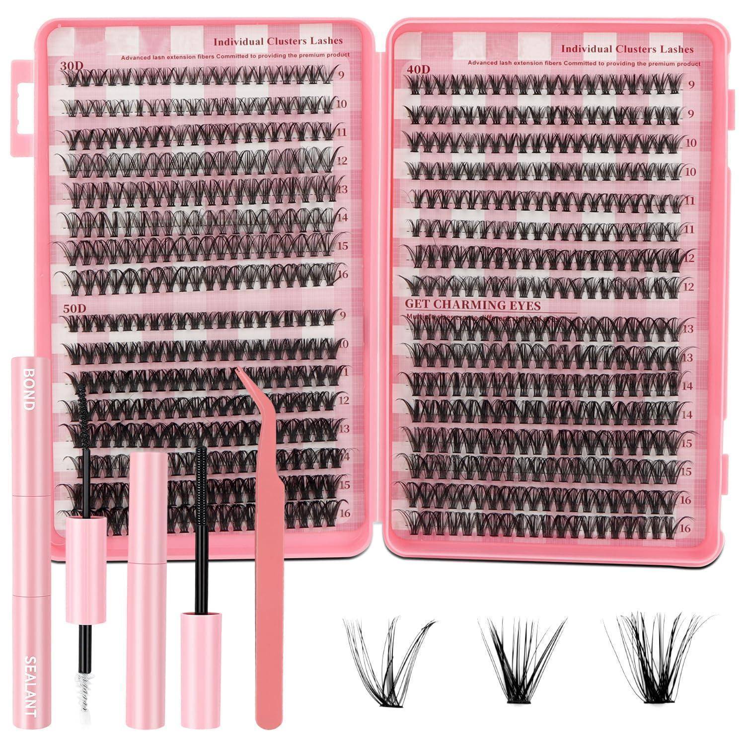 Pink Wimpernverlängerungs-Set mit zwei Tabletts einzelner Cluster-Wimpern, Applikatoren und drei unten gezeigte Beispiel-Wimpernstile.