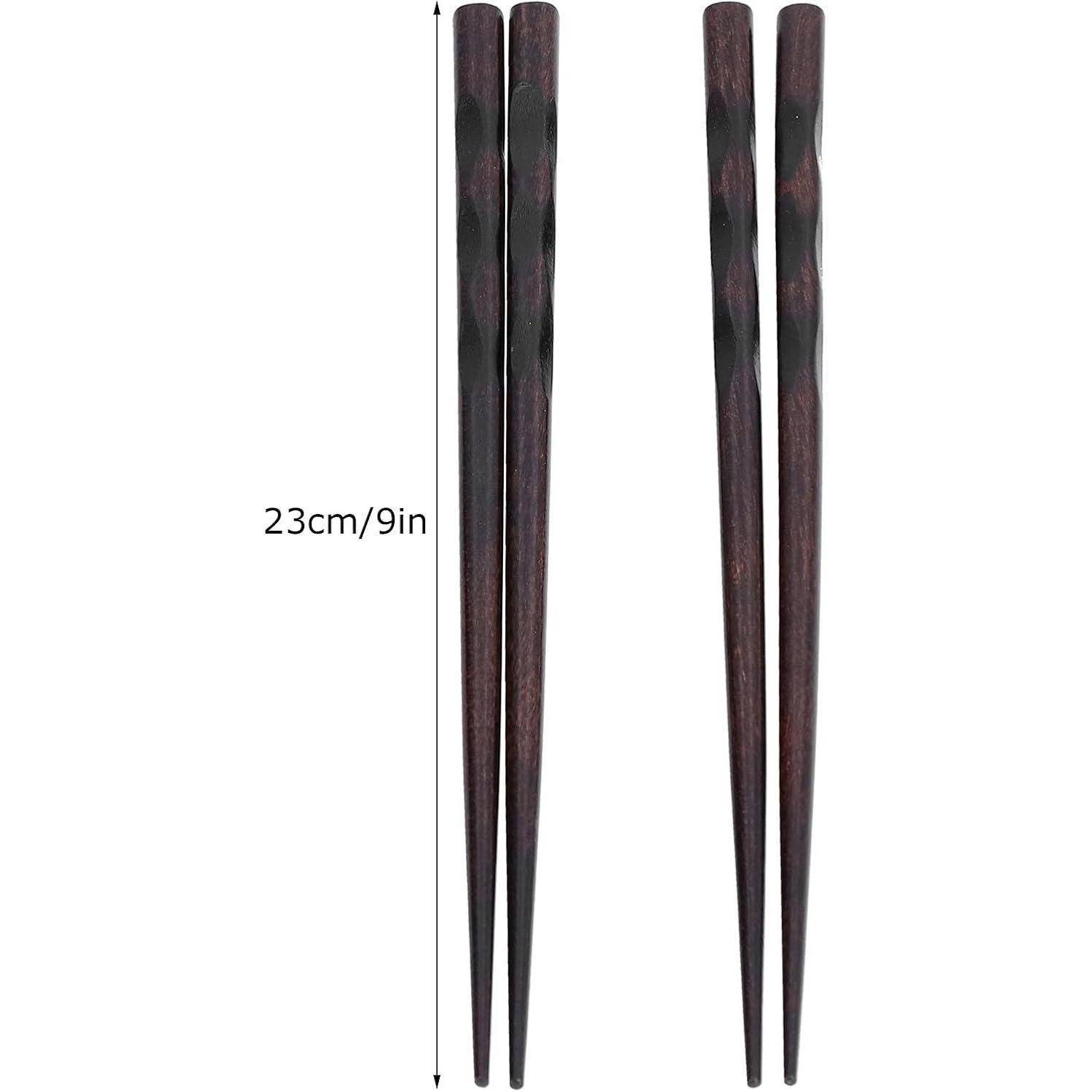Paar dunkelbrauner Holzstäbchen vertikal dargestellt mit einem Größenetikett, das „23 cm/9 Zoll" anzeigt.