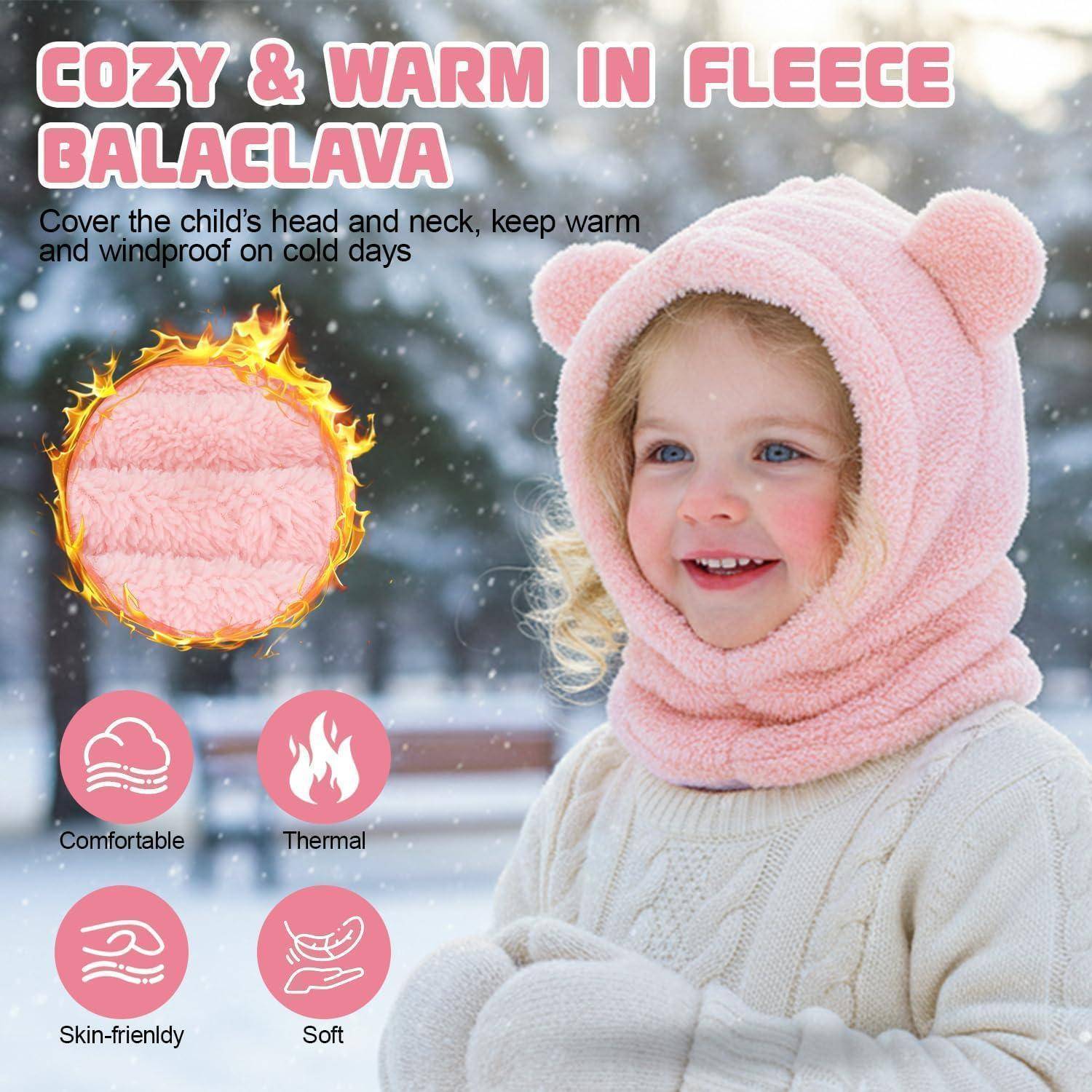 Die Anzeige zeigt ein Kind, das eine rosa Fleece-Sturmhaube mit Bärenohren bei schneeigem Wetter trägt und bewirbt Wärmeschutz und Windschutz für kalte Tage.