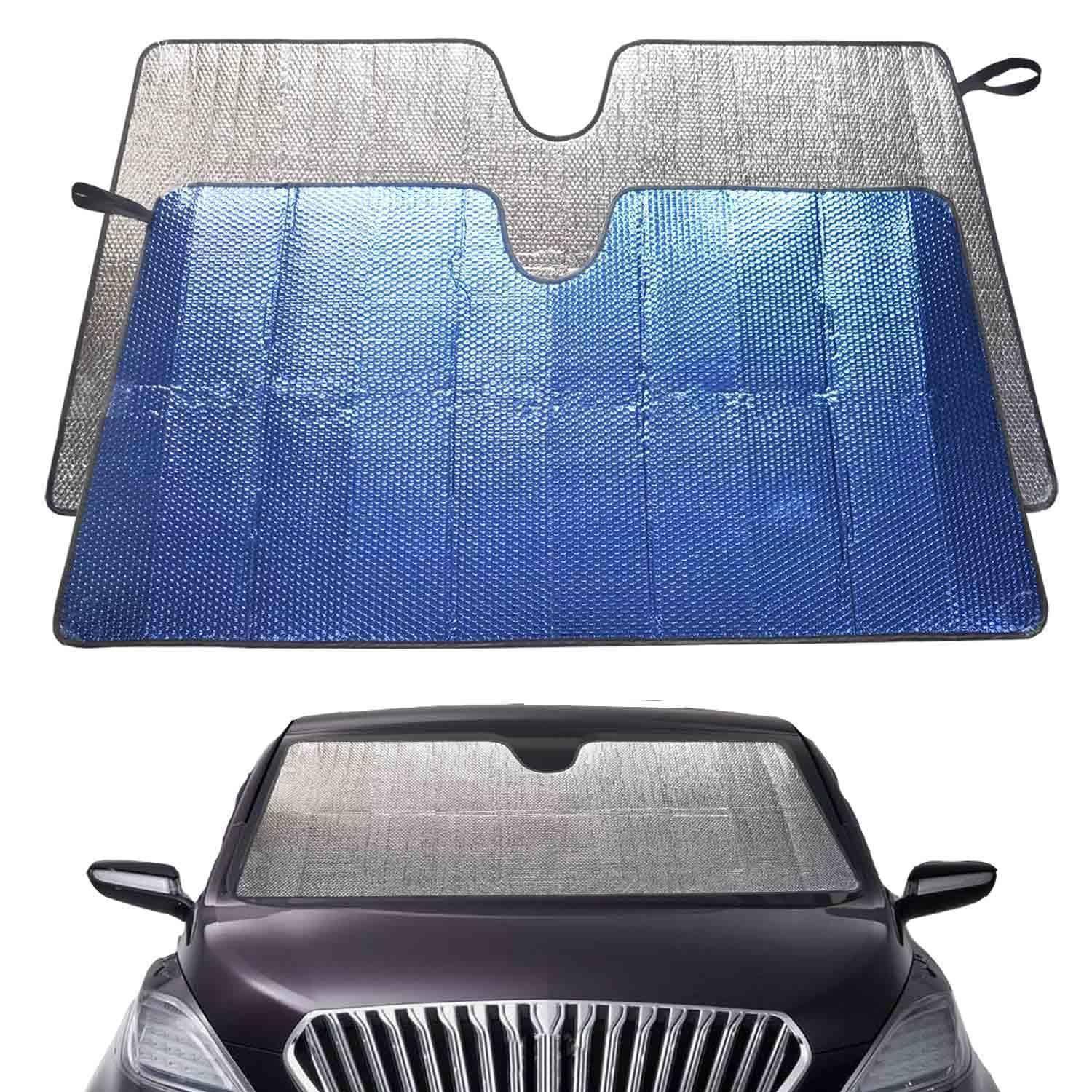Faltbare reflektierende Auto-Windschutzscheiben-Sonnenschutzschirme in Silber und Blau, gestapelt über einem Auto angeordnet, um die Abdeckung der Frontscheibe zu demonstrieren.