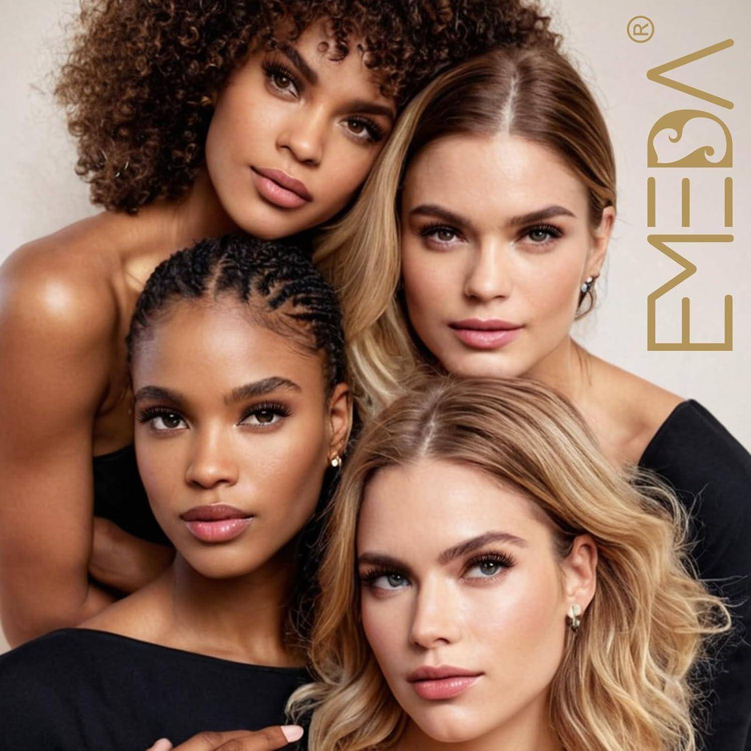 Vier Frauen mit unterschiedlichen Hautfarben posieren eng zusammen vor einem einfachen Hintergrund, mit dem goldenen vertikalen Text „EYESA
