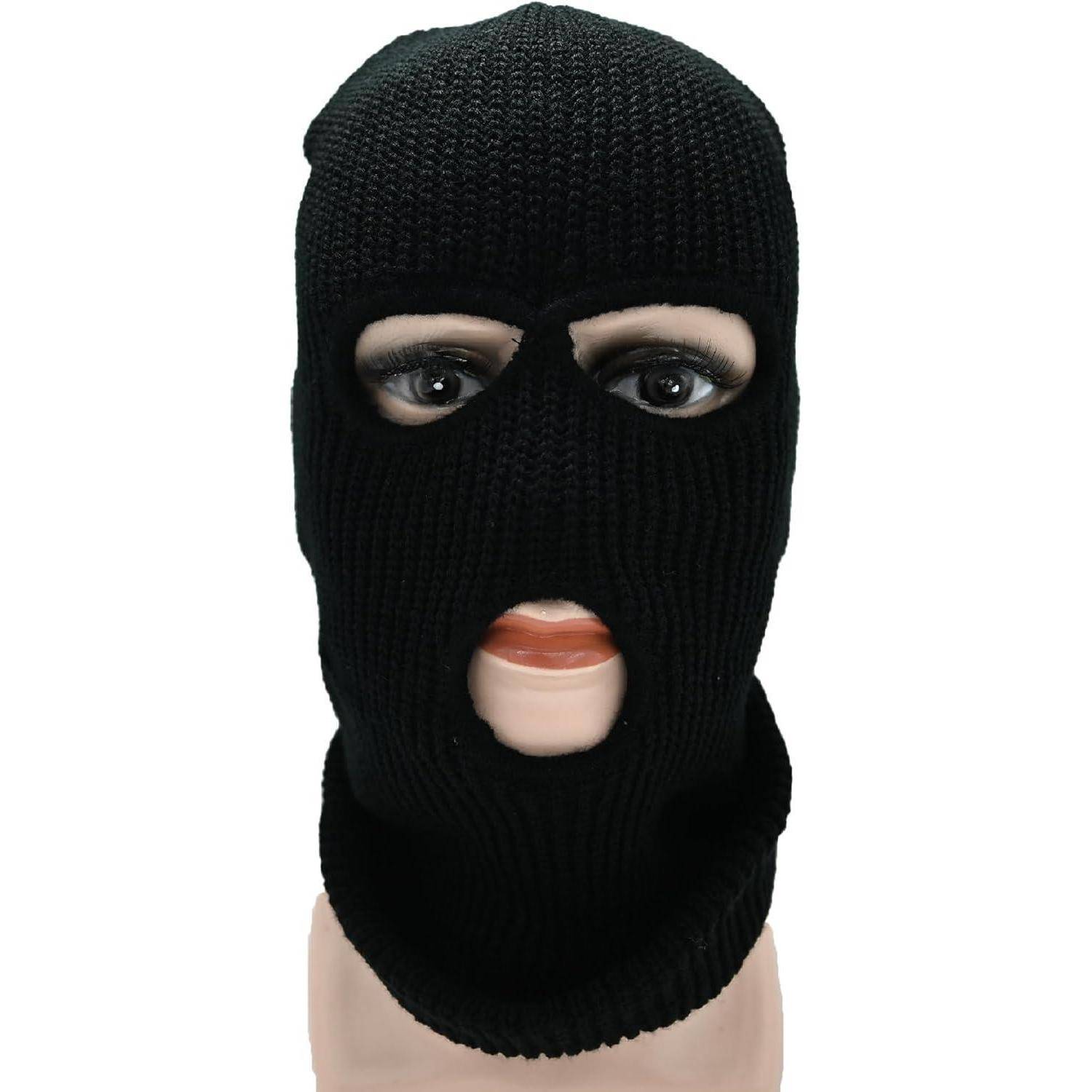 Person trägt eine schwarze gestrickte Sturmmaske, die Kopf und Gesicht bedeckt und nur die Augen und den Mund freilässt.