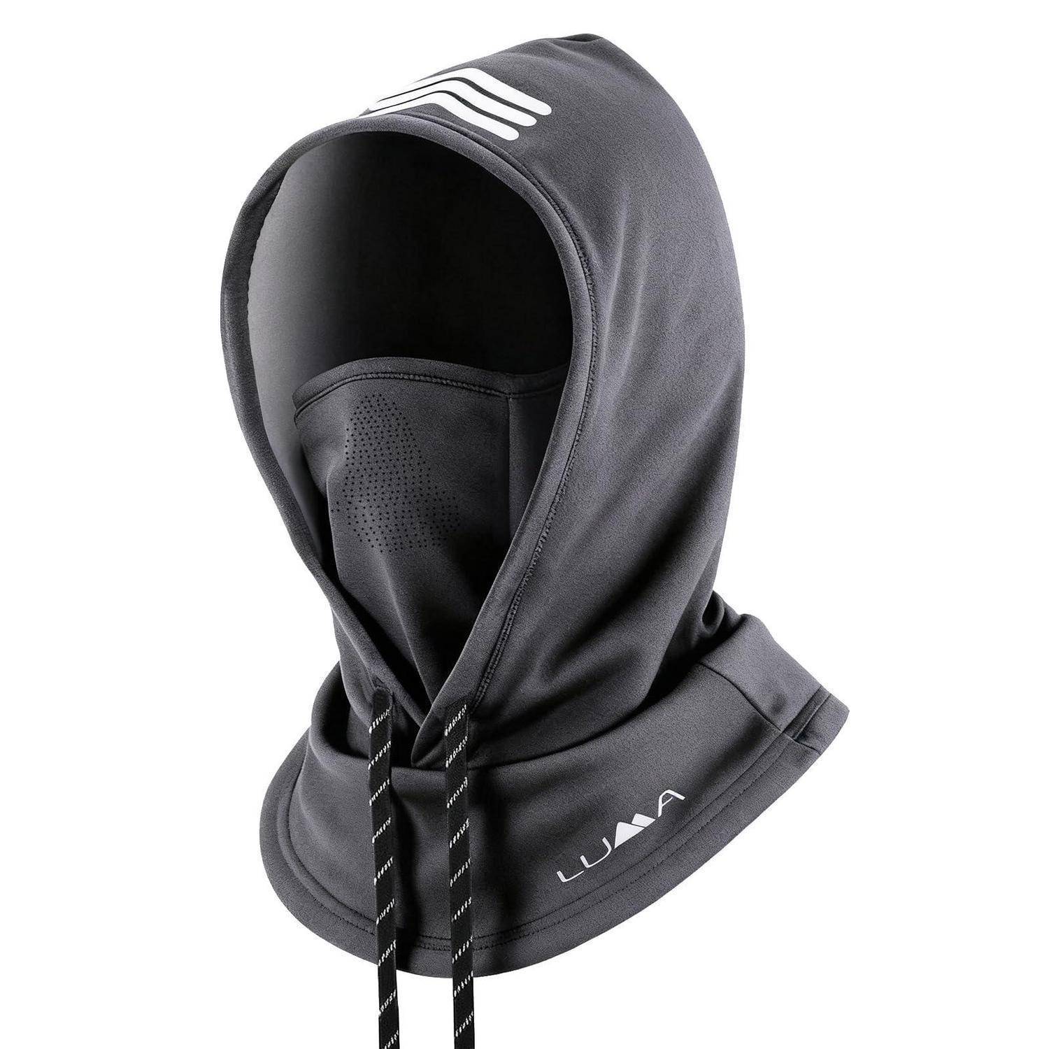 Schwarze Kopfmaske mit Kapuze, Zugbändern und Mesh-Mundbereich, gezeigt auf weißem Hintergrund.