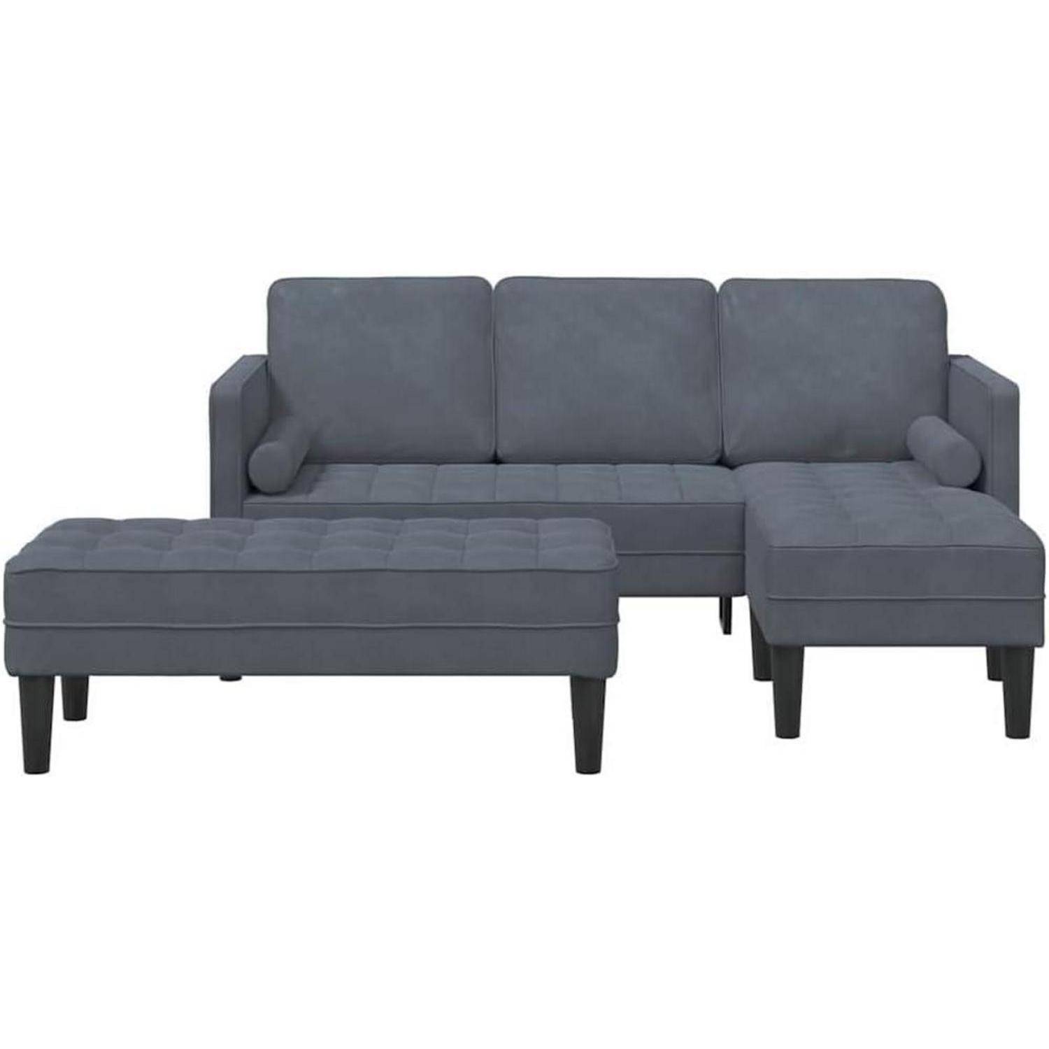 Graues Ecksofa mit passendem Ottomane, auf weißem Hintergrund dargestellt.