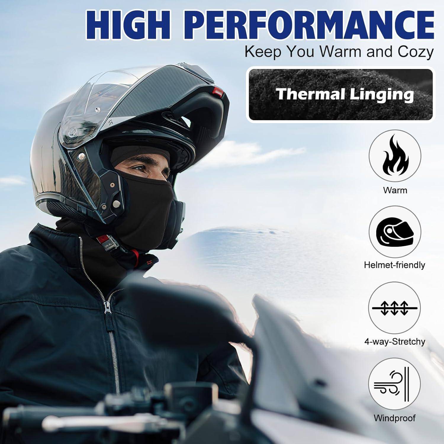 Motorradfahrer trägt Helm und Gesichtsbedeckung bei kaltem Wetter, mit Anzeigentext „HIGH PERFORMANCE