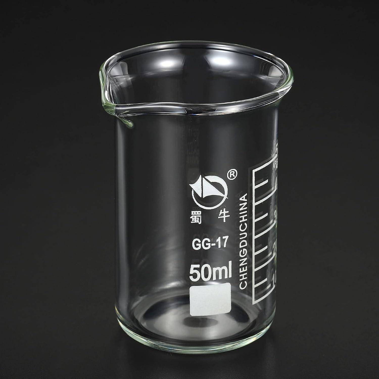 Klares 50-ml-Glasbecherglas mit der Aufschrift "GG-17"" und ""CHENGDUCHINA"" auf dunklem Hintergrund.