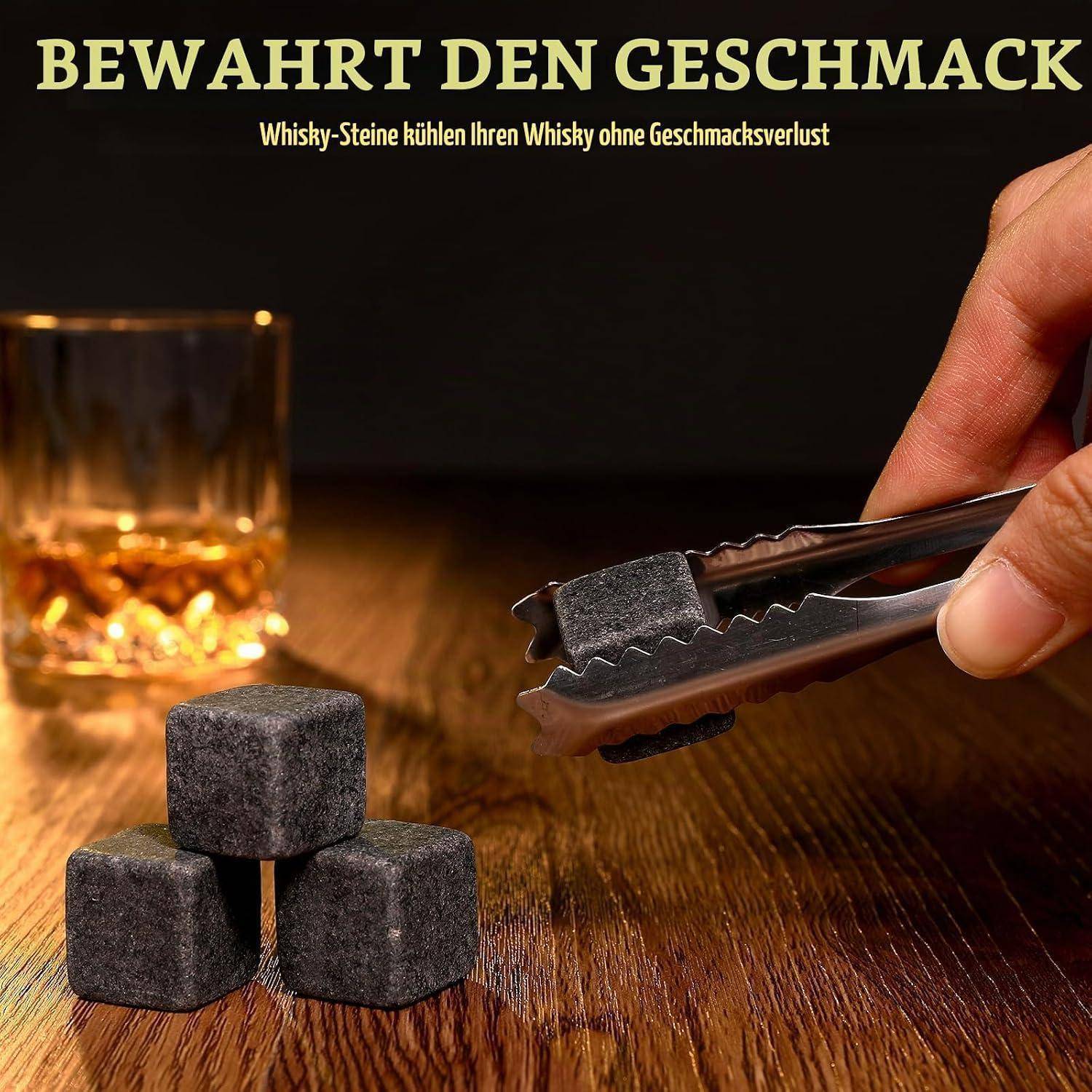 Whisky on the rocks: Eine Hand hält eine Zange über Whisky-Steinen und einem Glas, mit deutschem Text „Bewahrt den Geschmack", der das geschmackserhaltende Kühlen bewirbt.