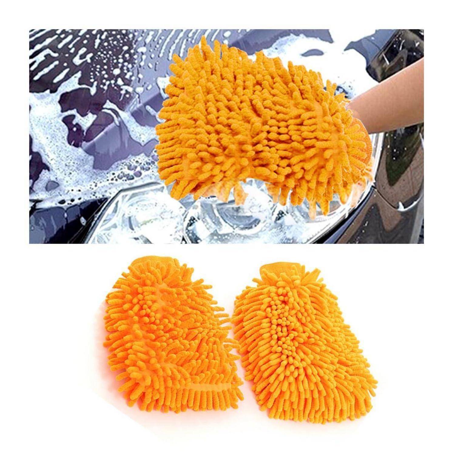 Orange Mikrofaser-Chenille-Handschuh reinigt ein Auto-Scheinwerfer; zwei Handschuhe unten auf weißem Hintergrund gezeigt.