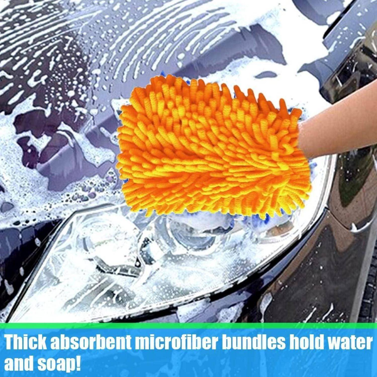 Orange Mikrofaser-Waschhandschuh schrubbt ein Autokopflicht und eine mit Seifenschaum bedeckte Motorhaube, mit der Bildunterschrift „Dicke absorbierende Mikrofaser-Bündel halten Wasser und Seife!
