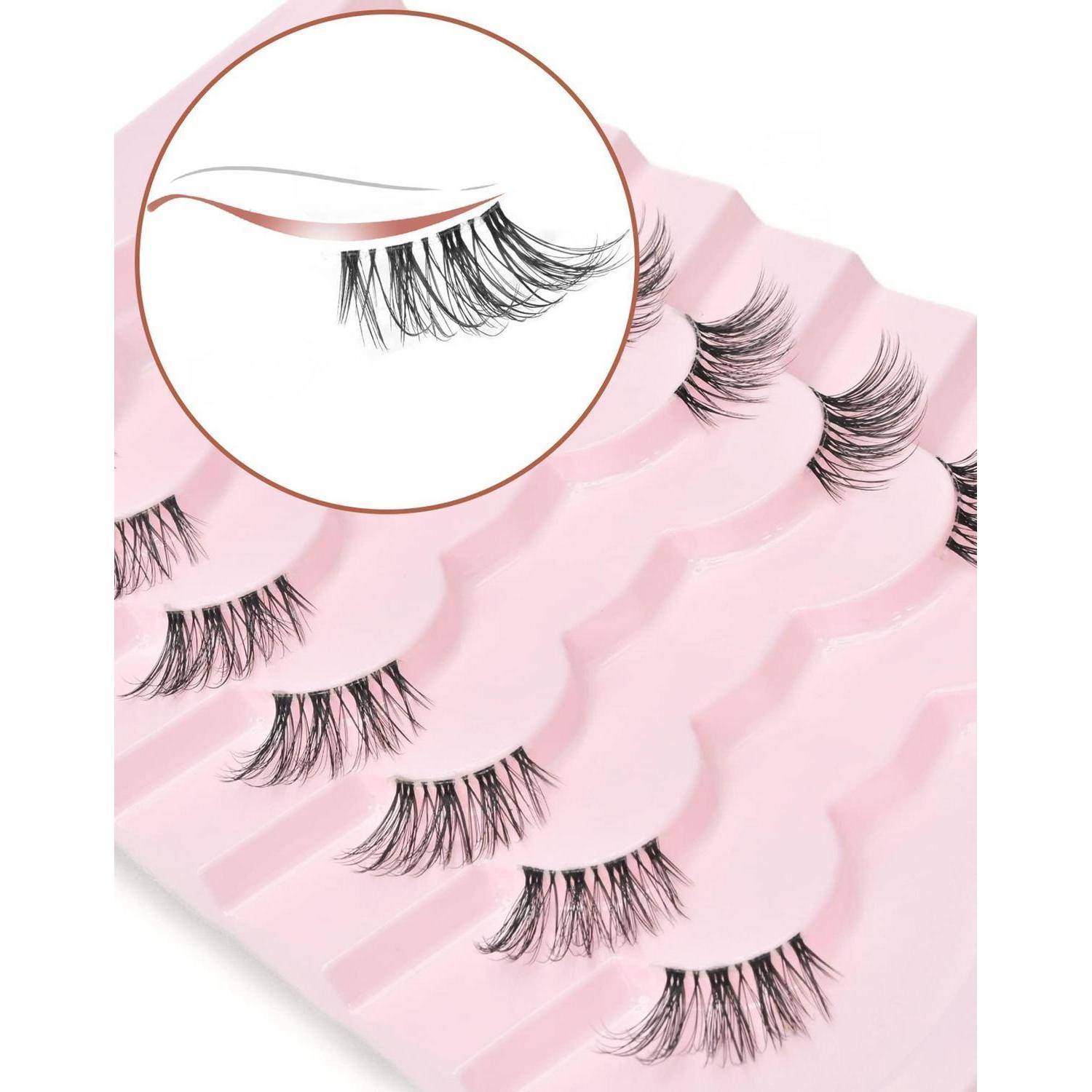 Rosa Tablett mit Kunstwimperstreifen, mit einer kreisförmigen Nahaufnahme, die ein Detail des Wimpernbands zeigt.