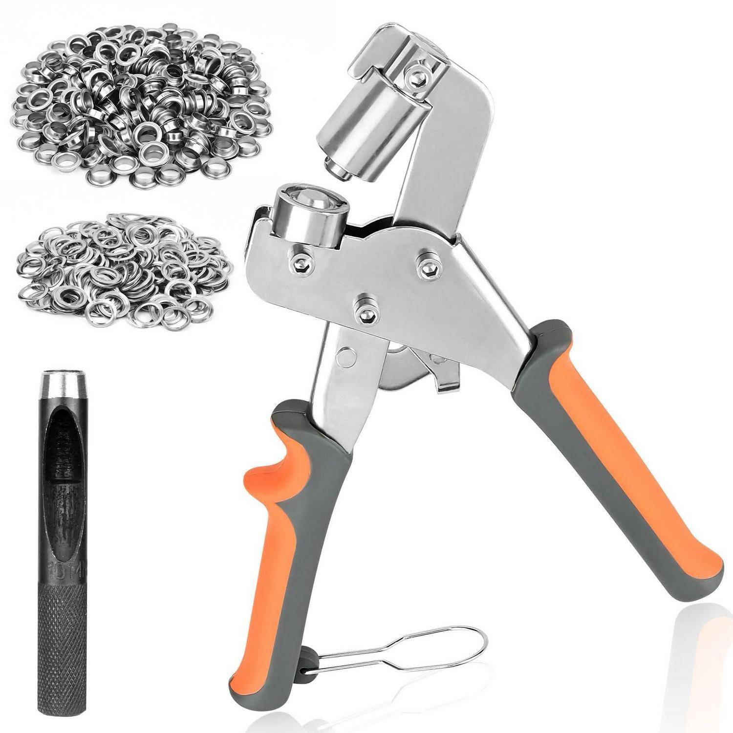 Metallisches Handwerk-Ösenset mit orange-grauen Griffen, gezeigt mit einer Schlagkappe, einem Pfriem und Stapeln von Metalliesen und Unterlegscheiben.