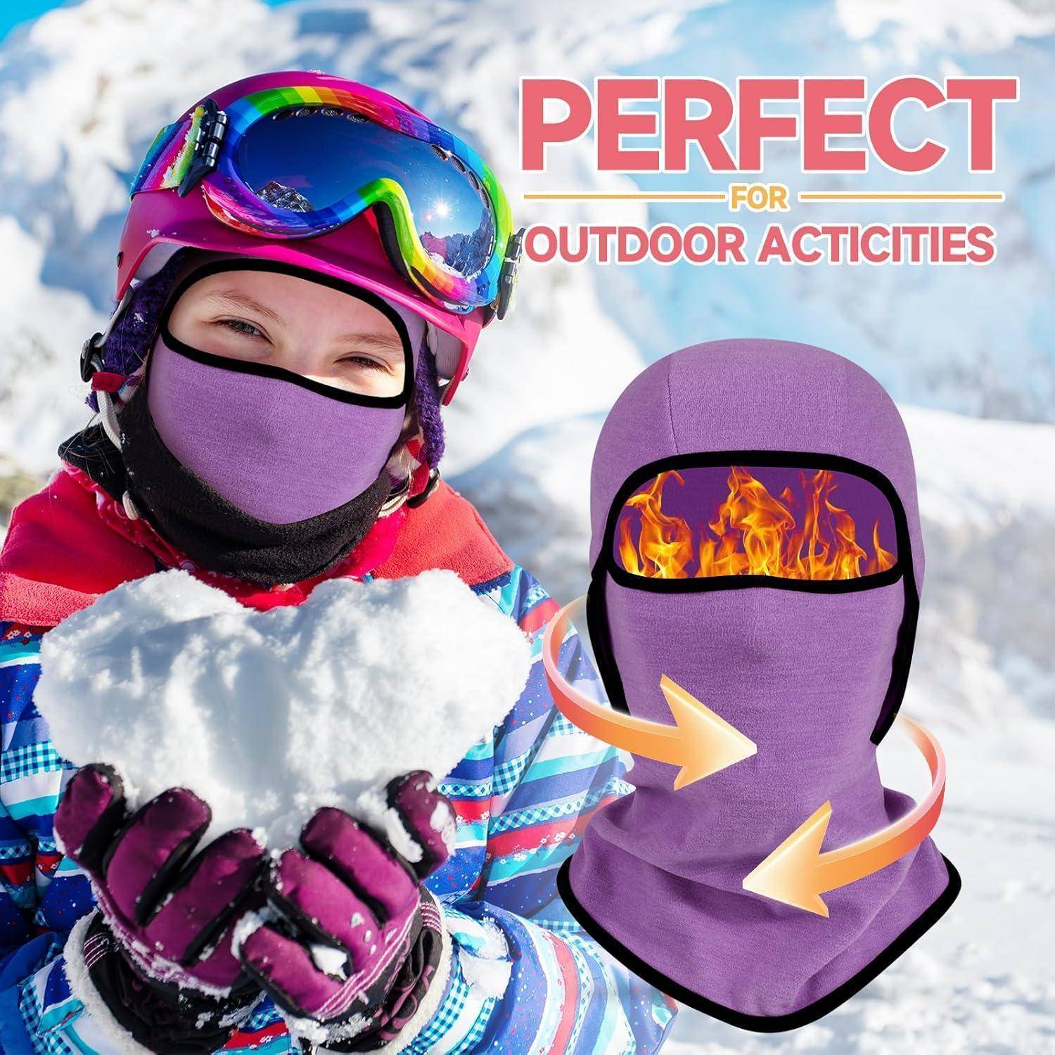 Kind in Winterkleidung hält Schnee neben einer violetten Gesichtsbedeckung mit Flammen-Symbol; Text lautet „PERFEKT FÜR OUTDOOR-AKTIVITÄTEN".