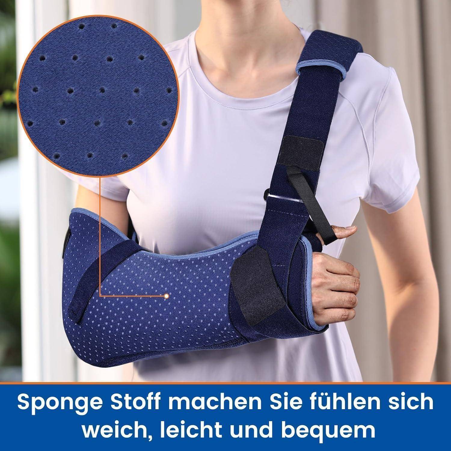 Person trägt eine blaue Armschlinge und Schulterstützband, mit vergrößertem Einsatz, das den gepolsterten gepunkteten Stoff zeigt; deutscher Text unten besagt „Schwammstoff lässt Sie sich weich, leicht und bequem fühlen".