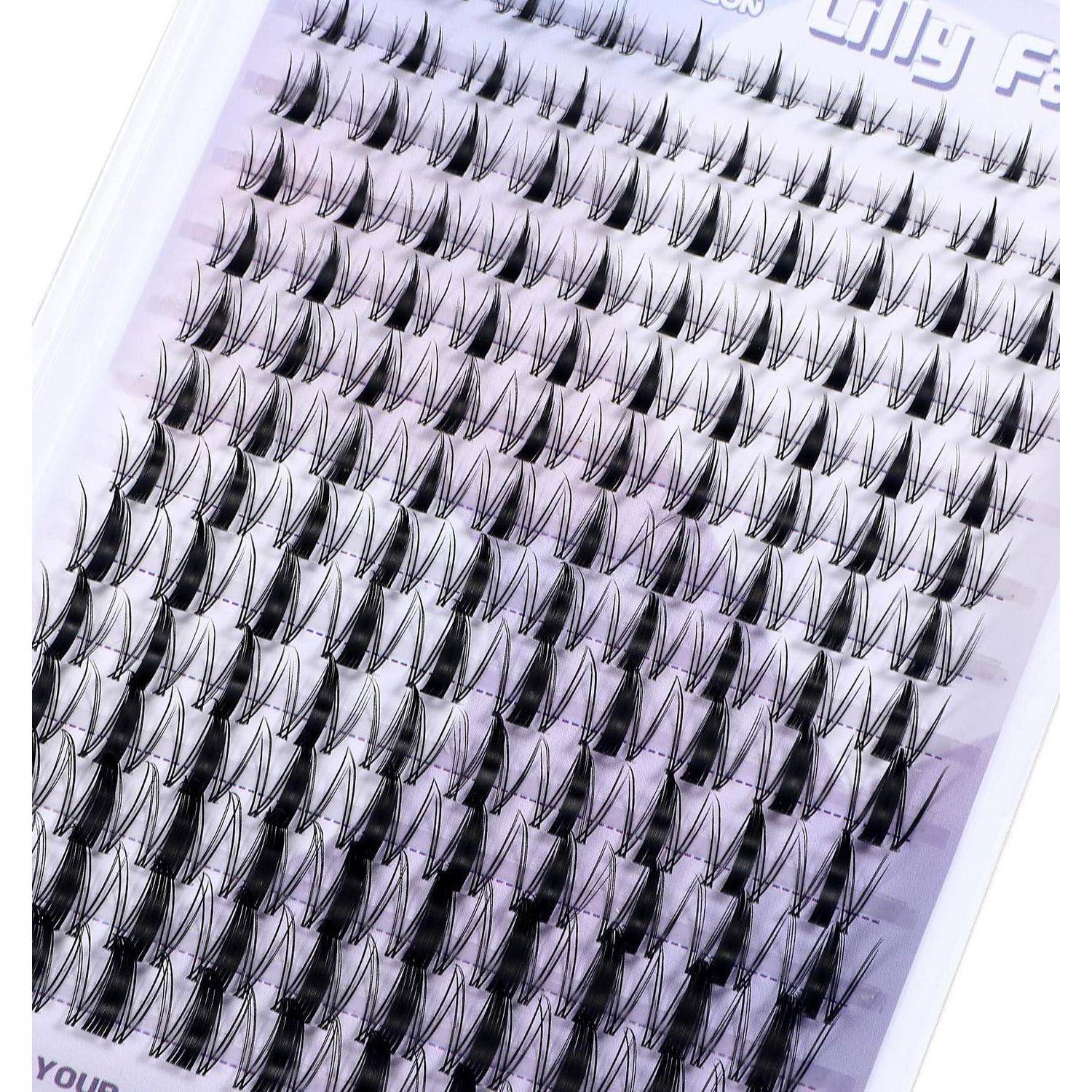 Packung mit Wimpernbüscheln arrangiert in Reihen auf einer violetten Karte, gezeigt als Produktdetailaufnahme.