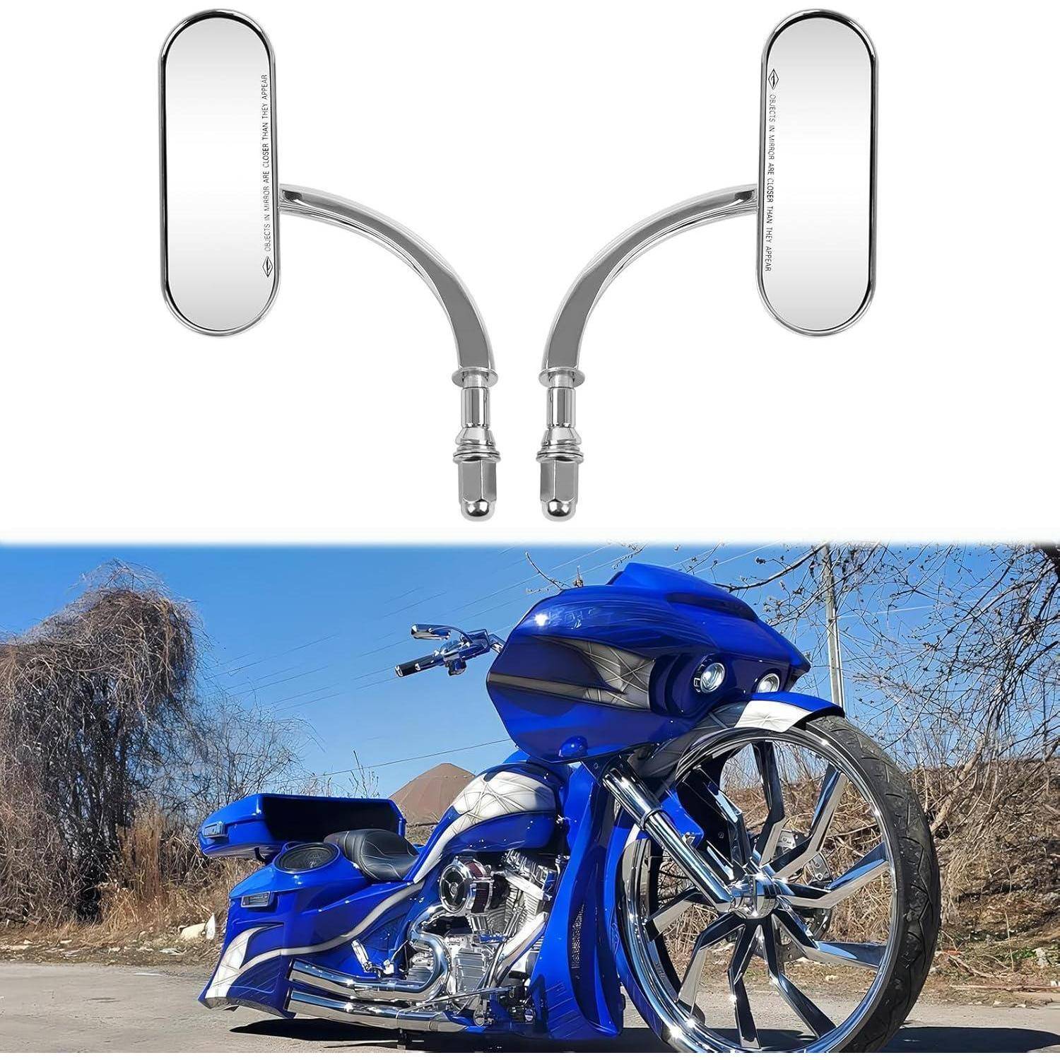 Blaues Custom-Motorrad mit übergroßen Chromrädern, unten ein Paar passender Chrom-Seitenspiegel auf weißem Hintergrund dargestellt.