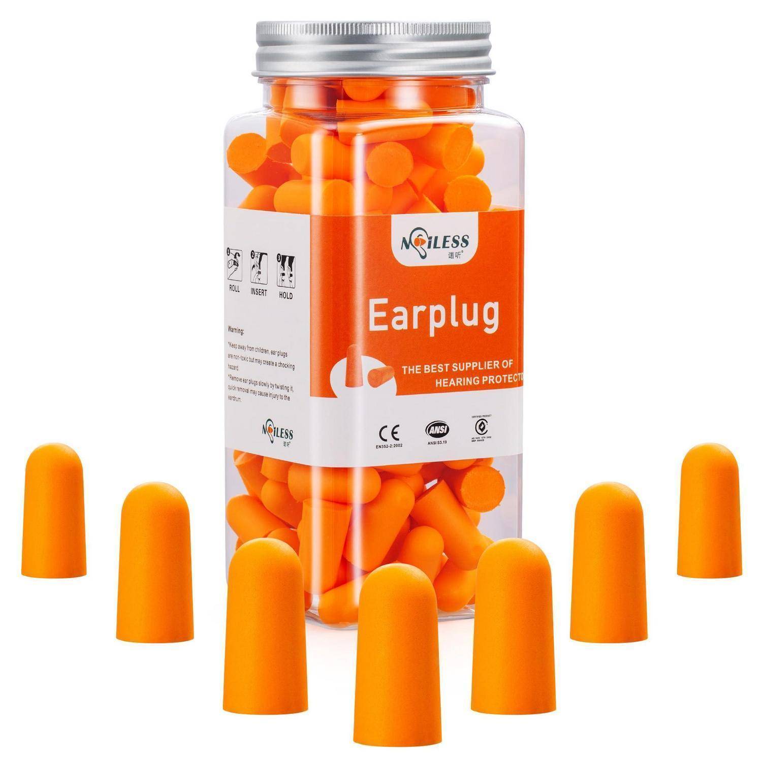 Klares Glas mit orangefarbenem Schaumstoff-Ohrstöpseln mit der Aufschrift 