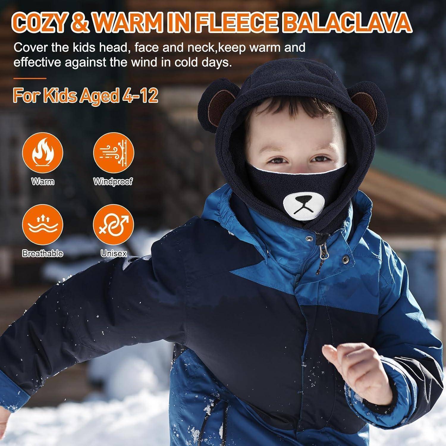 Kind trägt schwarze Fleece-Sturmhaube und blaue Winterjacke im Schnee, mit Text, der eine gemütliche, warme, winddichte Kinder-Sturmhaube für Alter 4-12 bewirbt.