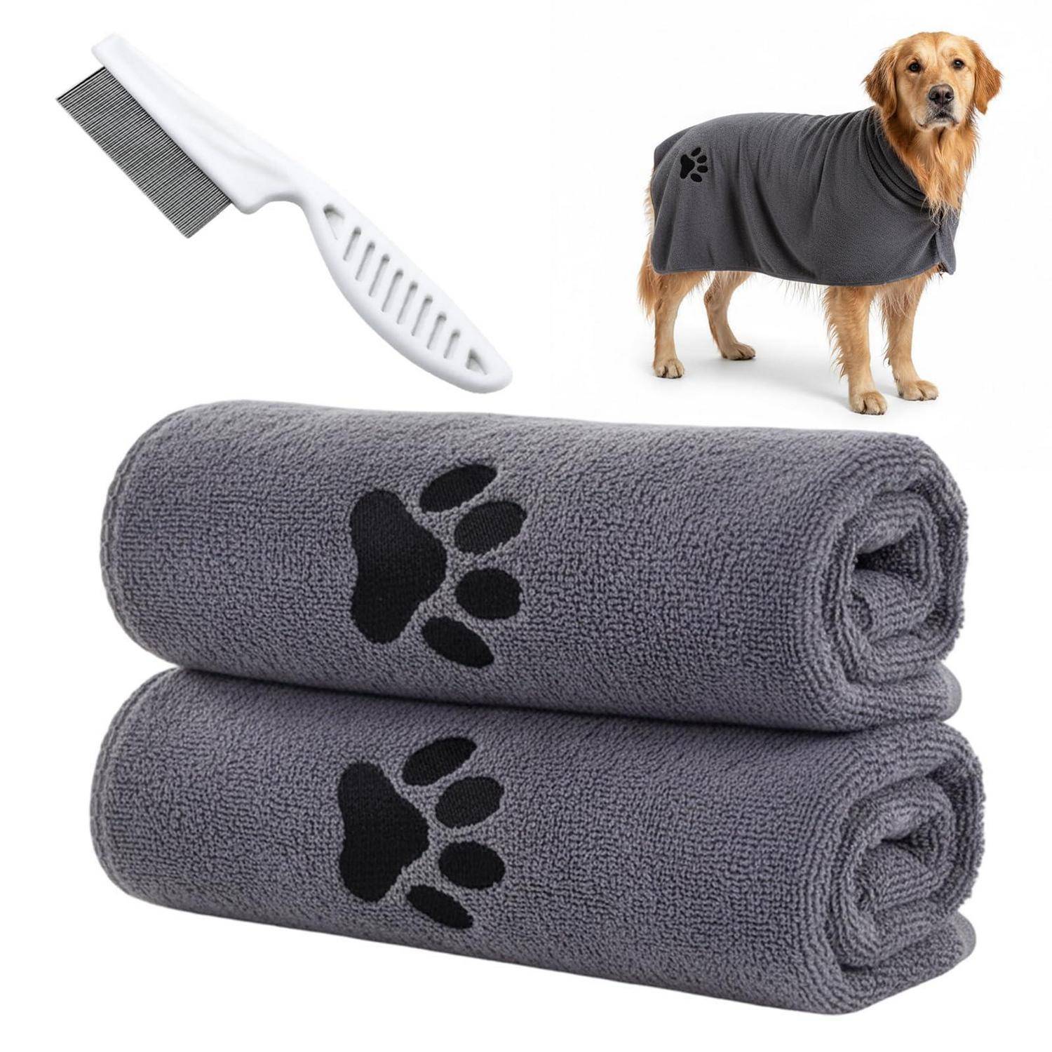 Haustierpflege-Set mit einem Unterfell-Kamm, Hund mit einem grauen Trocknungsmantel und zwei gerollten grauen Handtüchern mit Pfotendruck-Design.