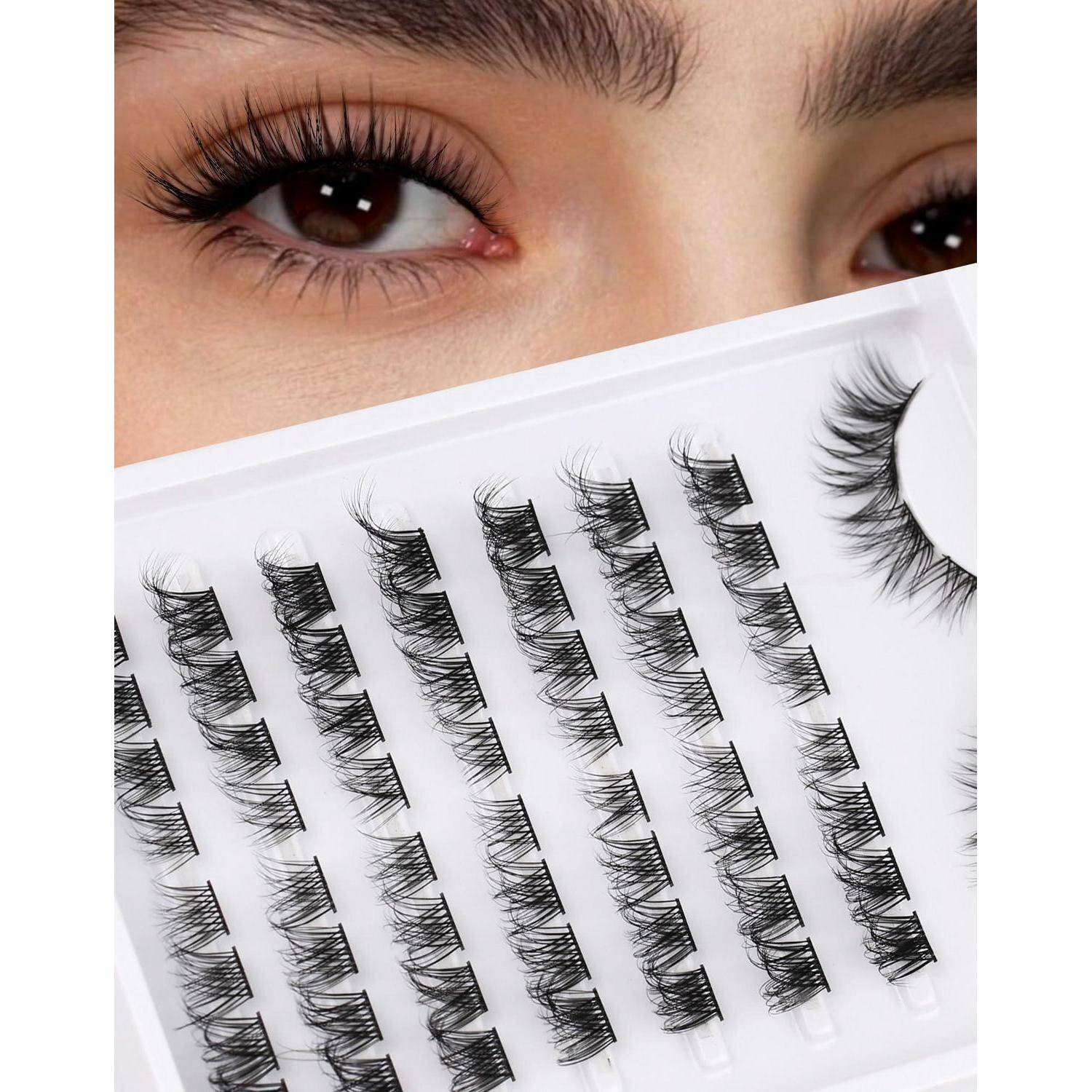 Nahaufnahme von Augen mit langen Wimpern hinter einem Tablett mit künstlichen Wimpernstreifen, das Wimpernverlängerungsstile für die Schönheitsanwendung zeigt.