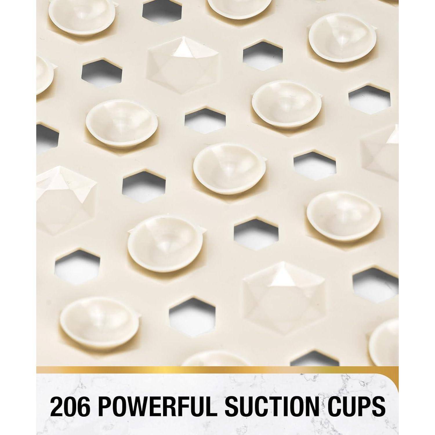 Nahaufnahme einer cremefarbenen rutschfesten Matte mit sechseckigen Ausschnitten und erhöhten Saugnapfn; Text am unteren Rand lautet „206 POWERFUL SUCTION CUPS