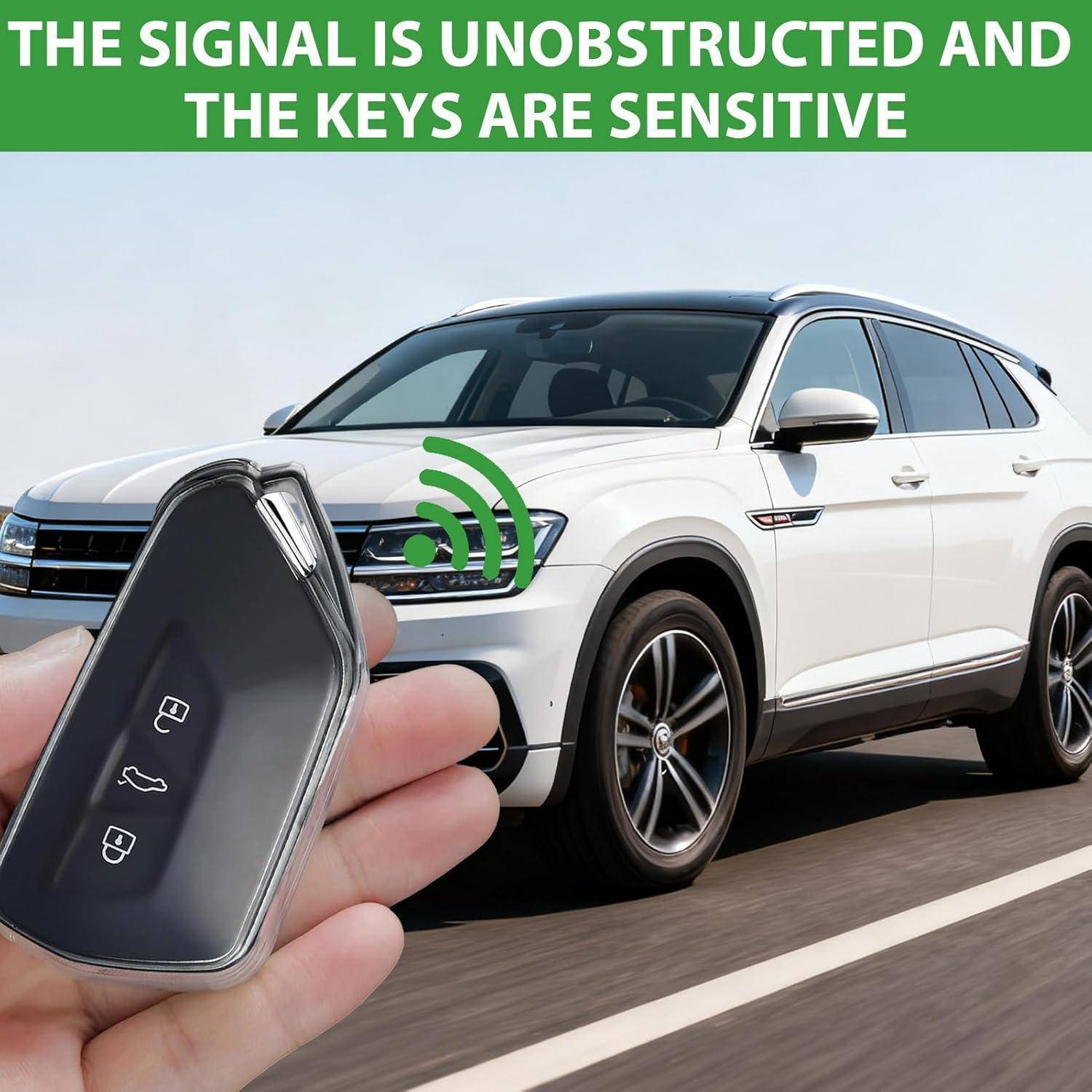 Hand hält eine Auto-Schlüsselanhänger in der Nähe eines weißen SUV, mit Text der besagt „DAS SIGNAL IST UNGEHINDERT UND DIE SCHLÜSSEL SIND EMPFINDLICH".