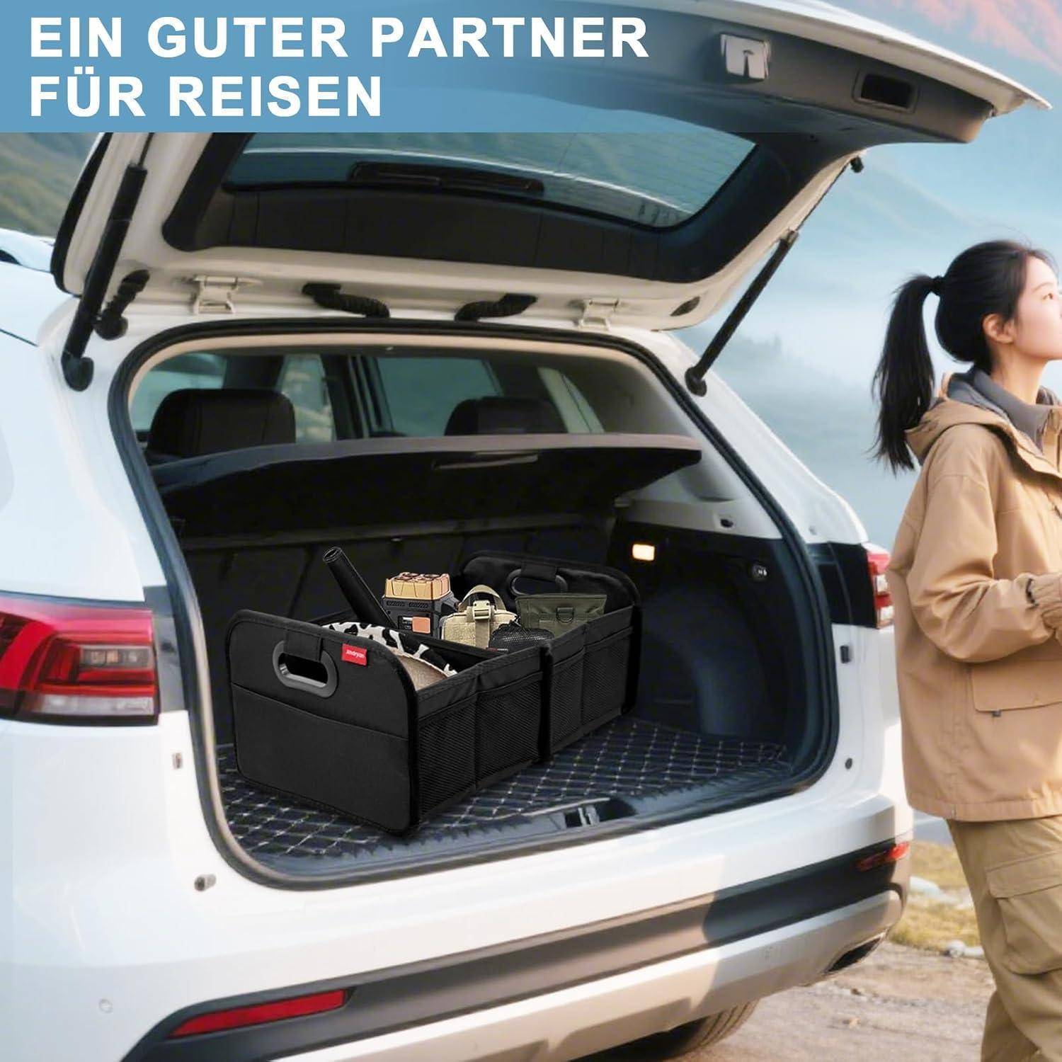 Offener SUV-Kofferraum mit organisierter Aufbewahrungstasche neben einer Frau im Freien; Text lautet „EIN GUTER PARTNER FÜR REISEN