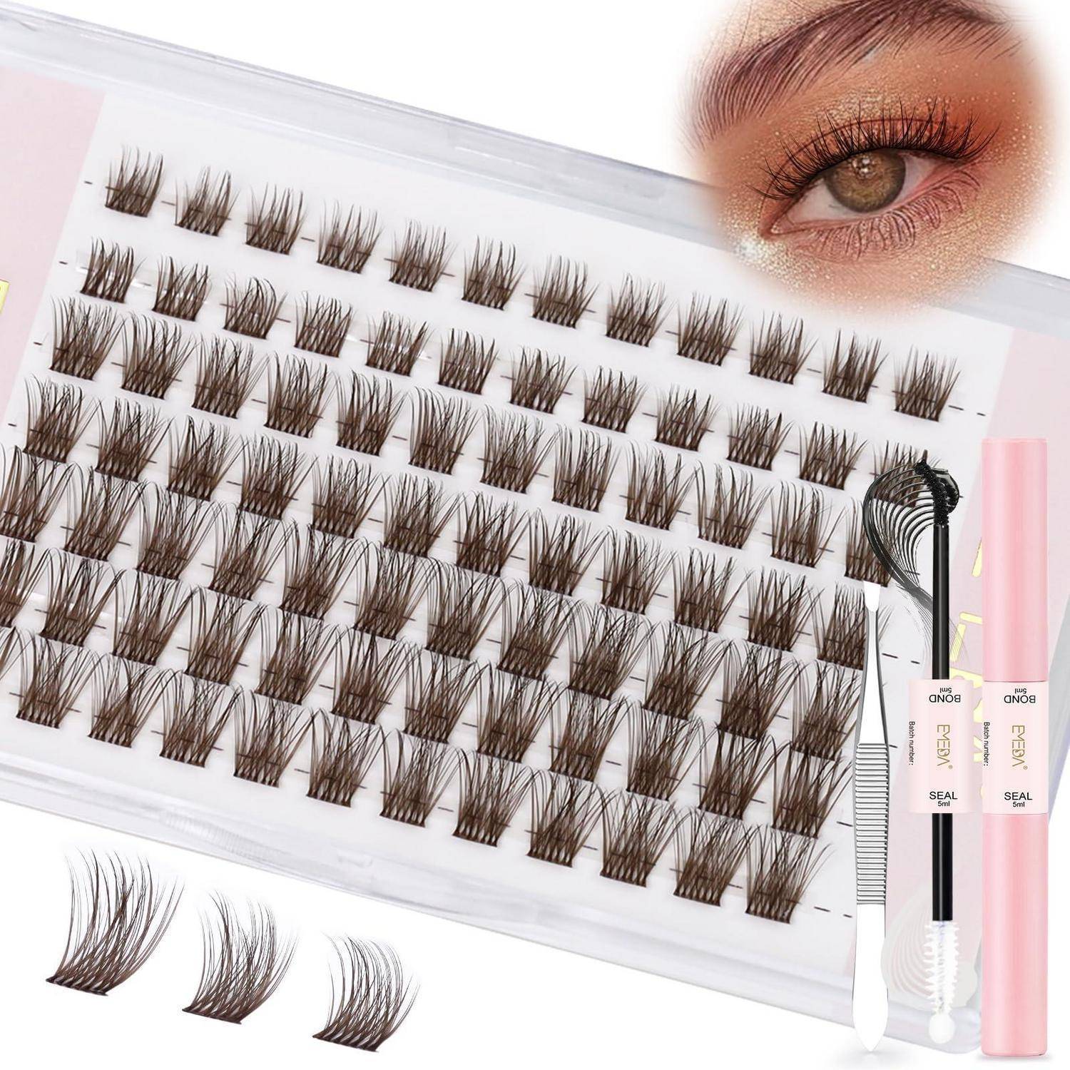 Falscher Wimpernset in einem durchsichtigen Tablett mit mehreren Wimpernstilen, Klebstoff und Applikatorwerkzeugen, sowie eine Nahaufnahme eines Auges, das die getragenen Wimpern zeigt.