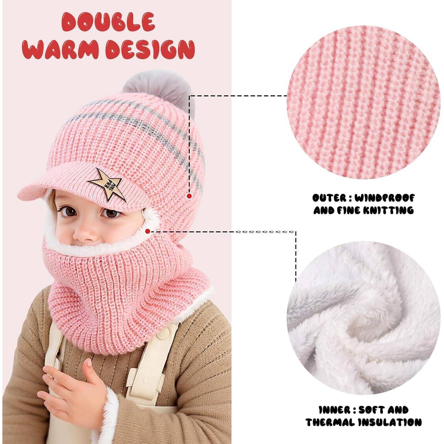 Kind trägt rosa gestrickte Wintermütze und Halstuch mit Gesichtsschutz mit der Beschriftung „DOPPELT WÄRMEND DESIGN