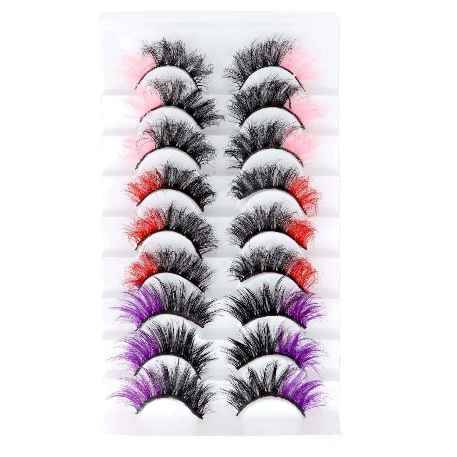 Ein Set mit falschen Wimpern, angeordnet in zwei Spalten, mit schwarzen Wimpern, die durch rosa, rot und violett gefiederte Spitzen akzentuiert werden.