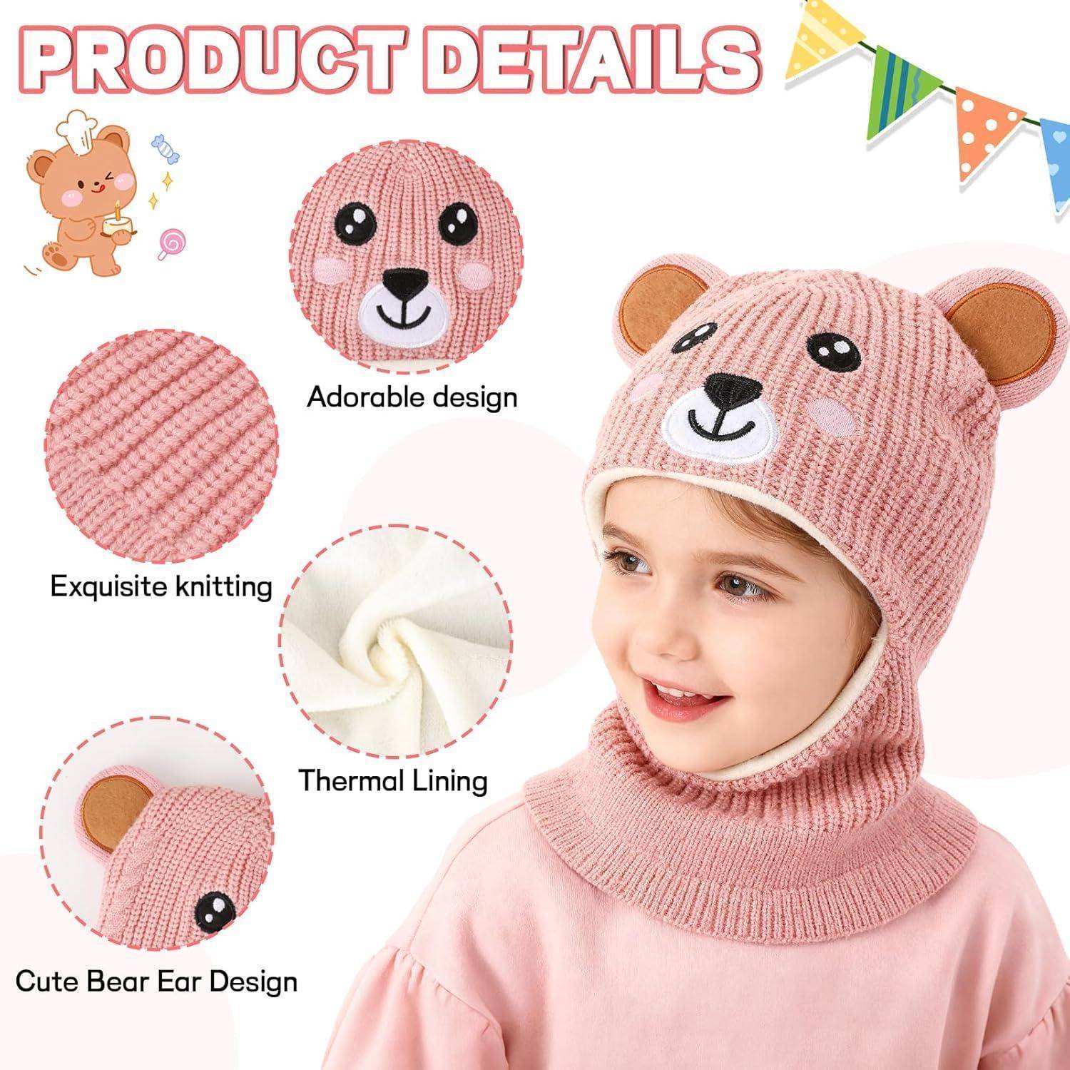Produktdetaillbild mit einer rosa gestrickten Bärenmütze und einem Nackenwärmer an einem Kind, mit Beschriftungen für exquisites Stricken, thermische Fütterung, entzückendes Design und niedliches Bärenohr-Design.