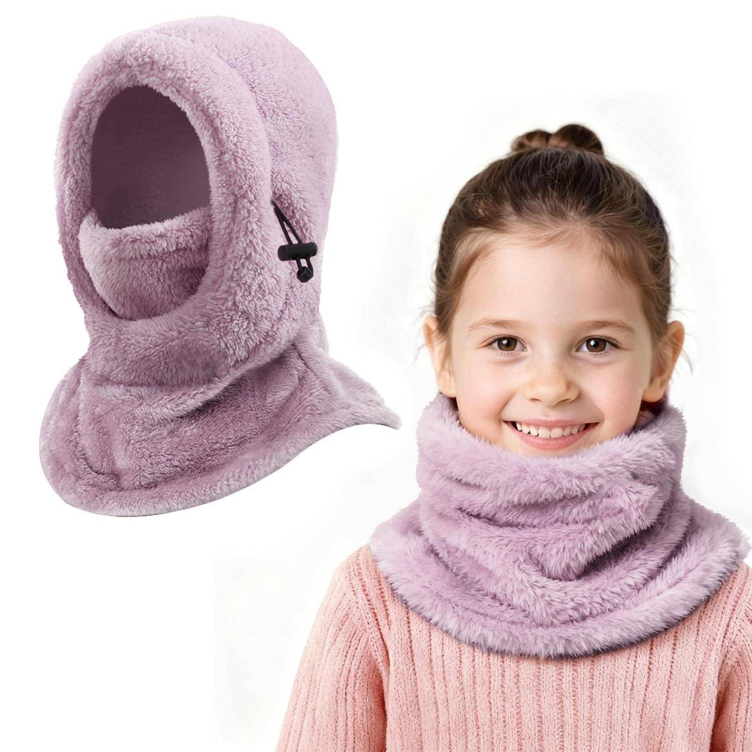 Mädchen mit einer lavendelfarbenen, flauschigen Kapuzenhals-Wärmeschal; die Produktabbildung zeigt die passende Kapuzengesichtsbedeckung mit Zugband.