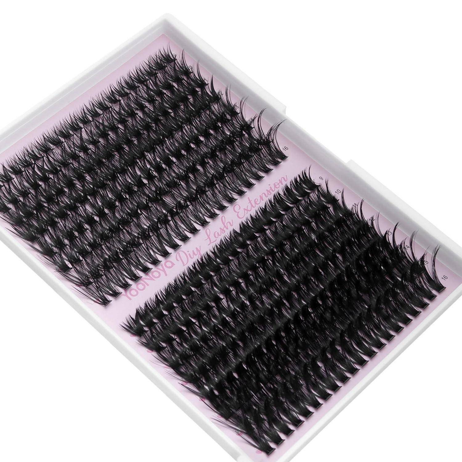 Ein Tablett mit künstlichen Wimpernverlängerungen in Schwarz, angeordnet in Reihen auf einer rosa Rückseite.